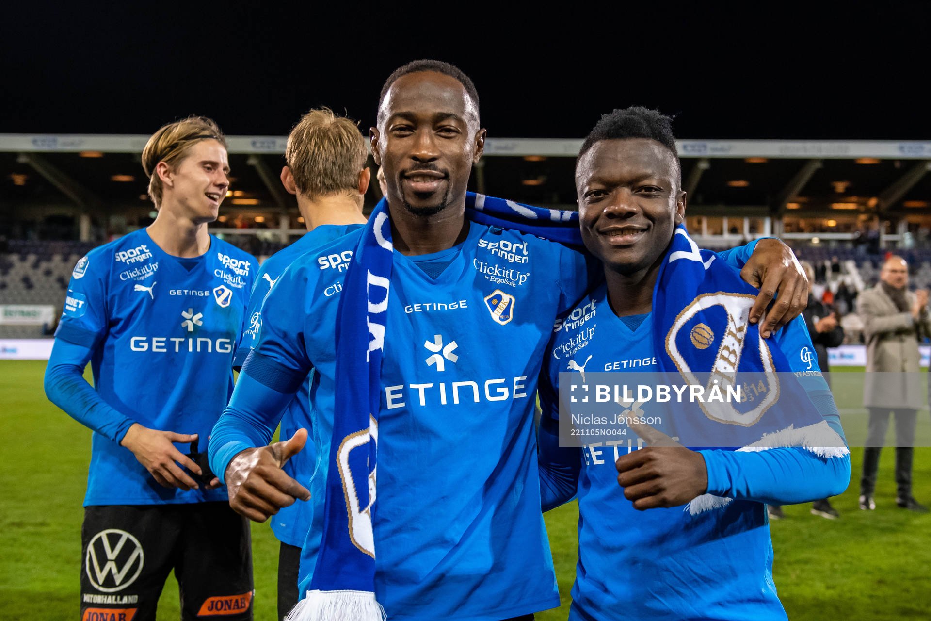Halmstads Sadat Karim  och Thomas Boakye jublar