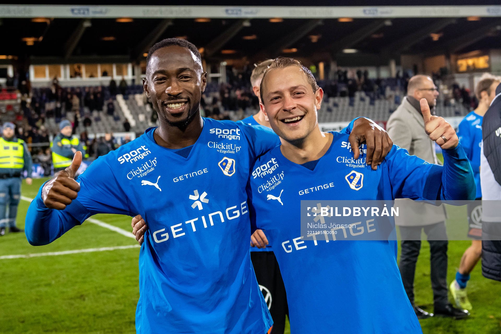 Halmstads Sadat Karim och Joel Allansson jublar