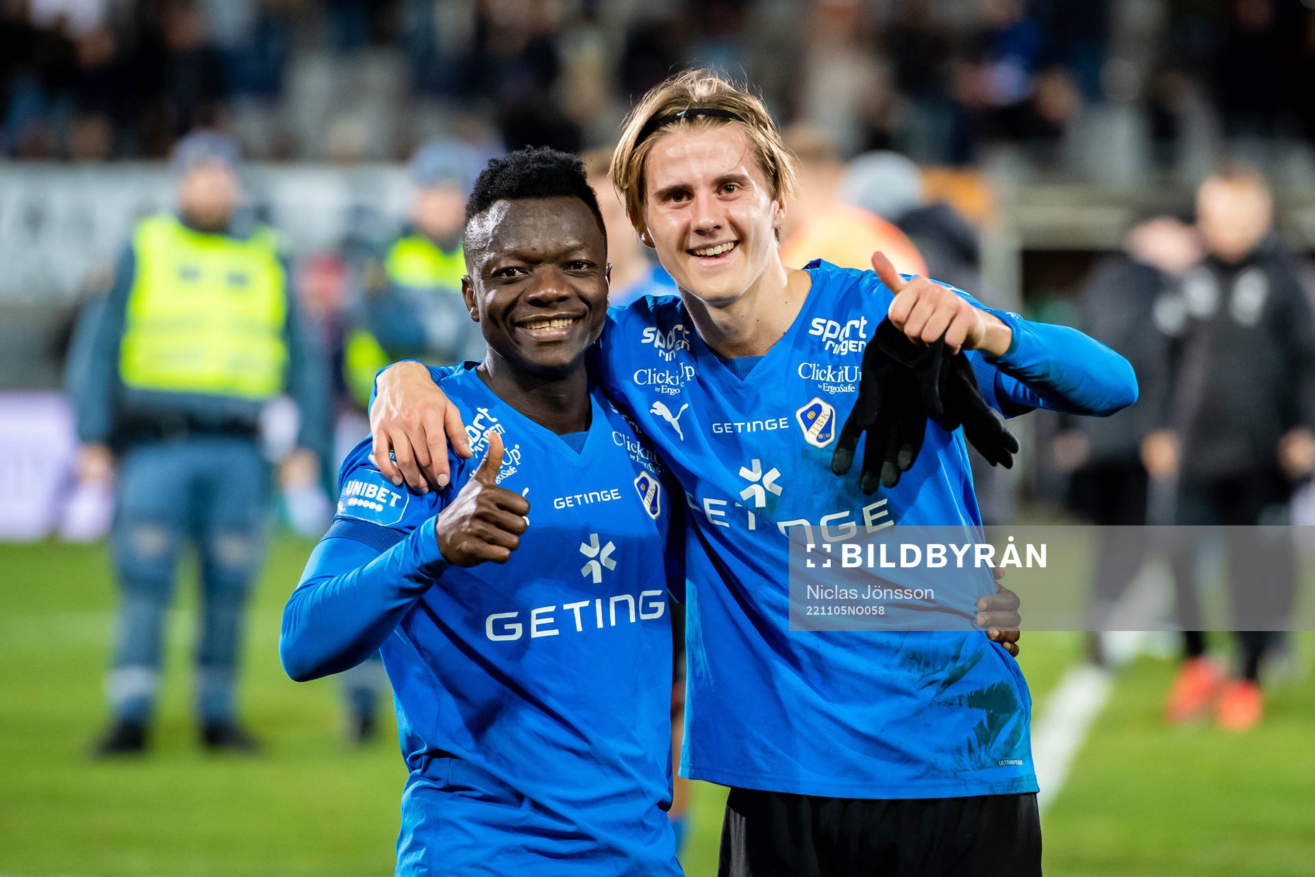 Halmstads Thomas Boakye och Erik Ahlstrand jublar