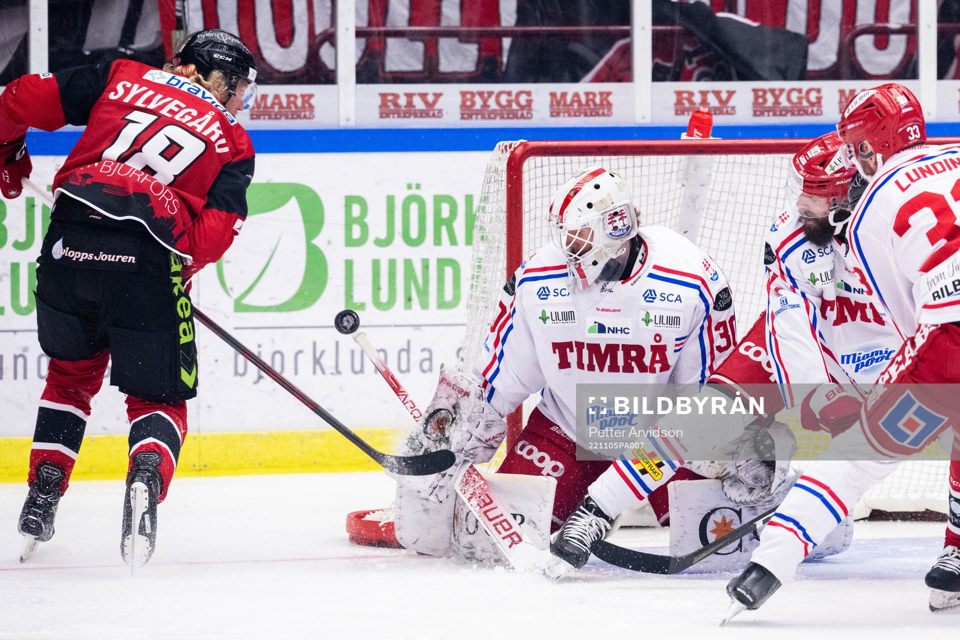 Malmö Redhawks Marcus Sylvegård oroar mot Timrås