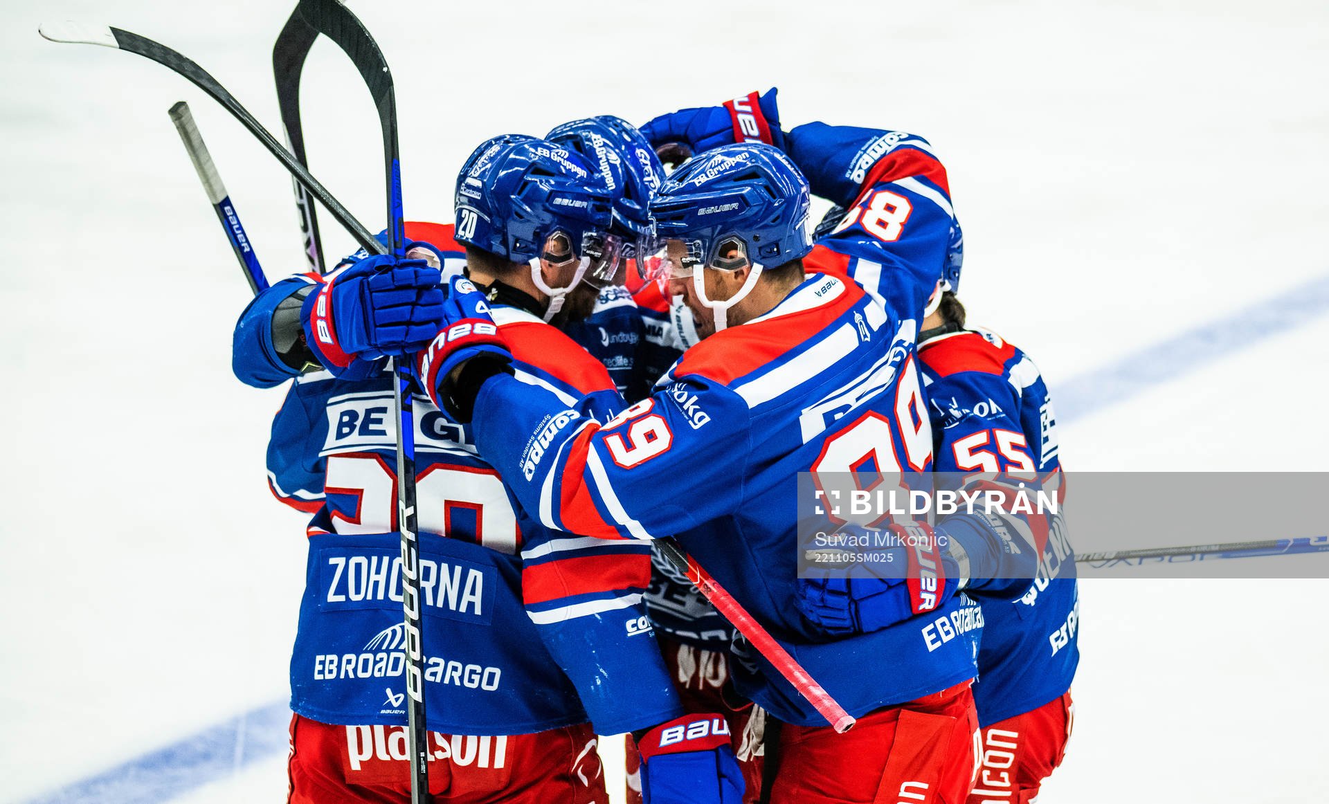 Oskarshamns Patrik Karlkvist jublar med lagkamrater
