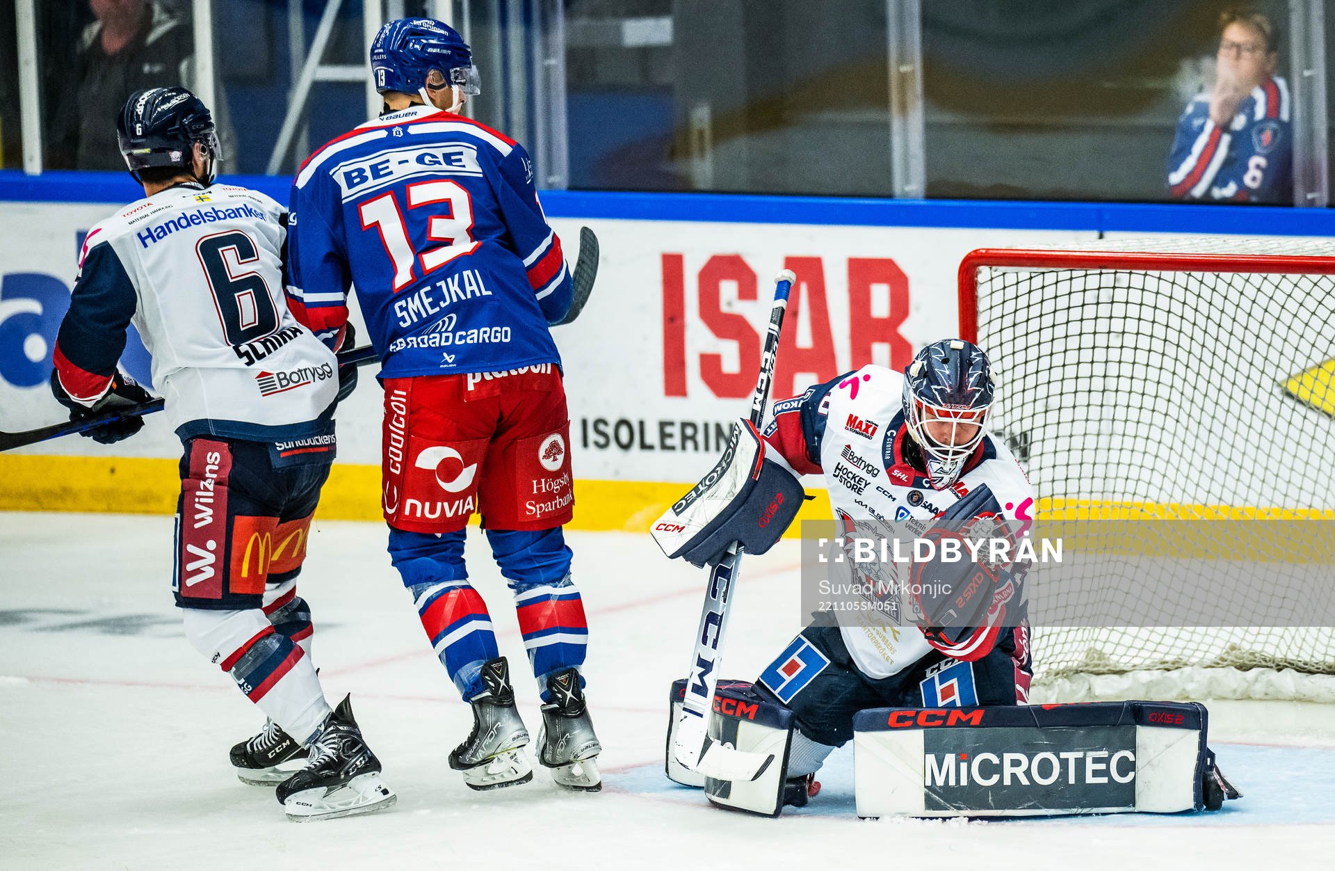 Linköpings Craig Schira och målvakt Marcus Högberg mot