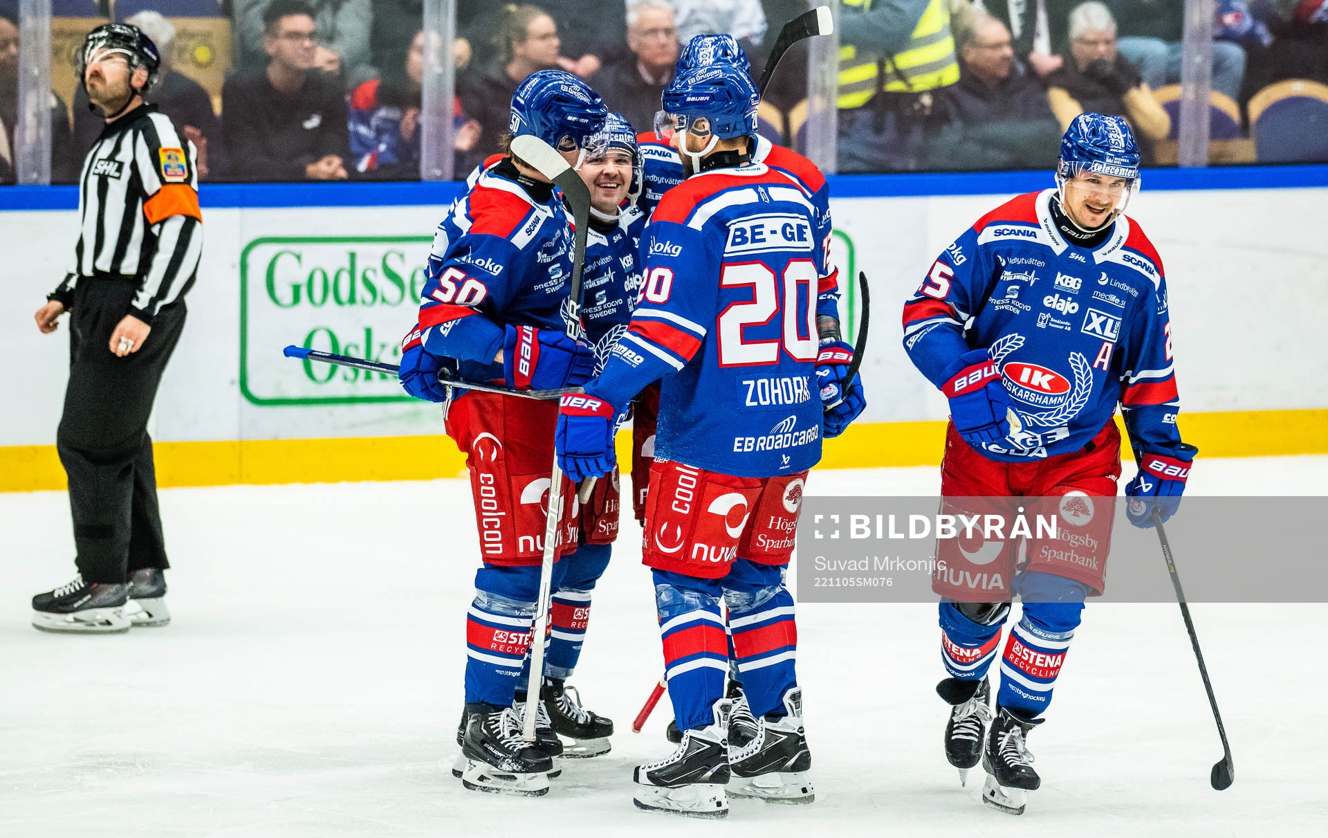Oskarshamns David Quenneville jublar med lagkamrater