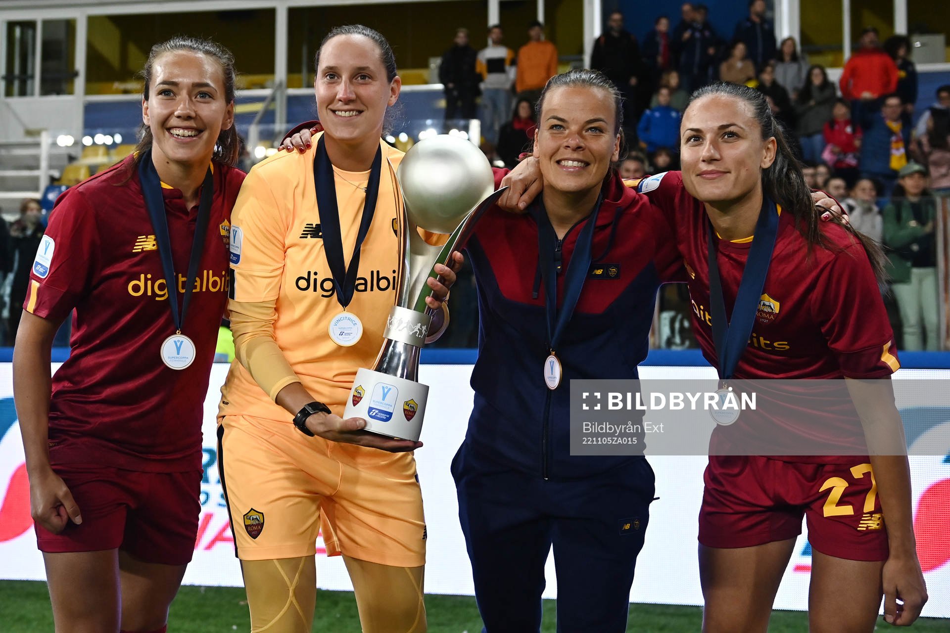 Swedish players Elin Landström, Emma Lind, Stephanie