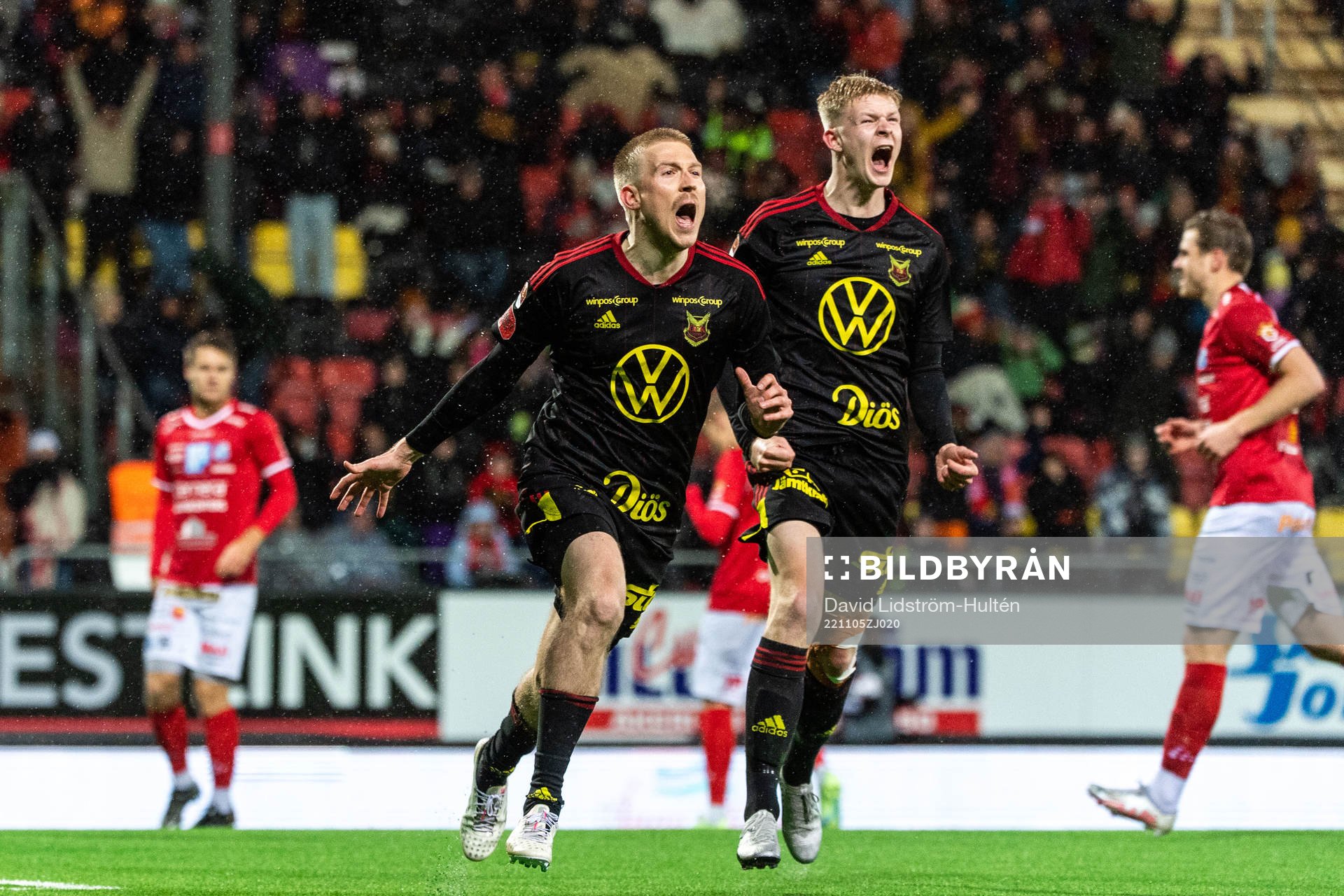 Östersunds Simon Kroon jublar