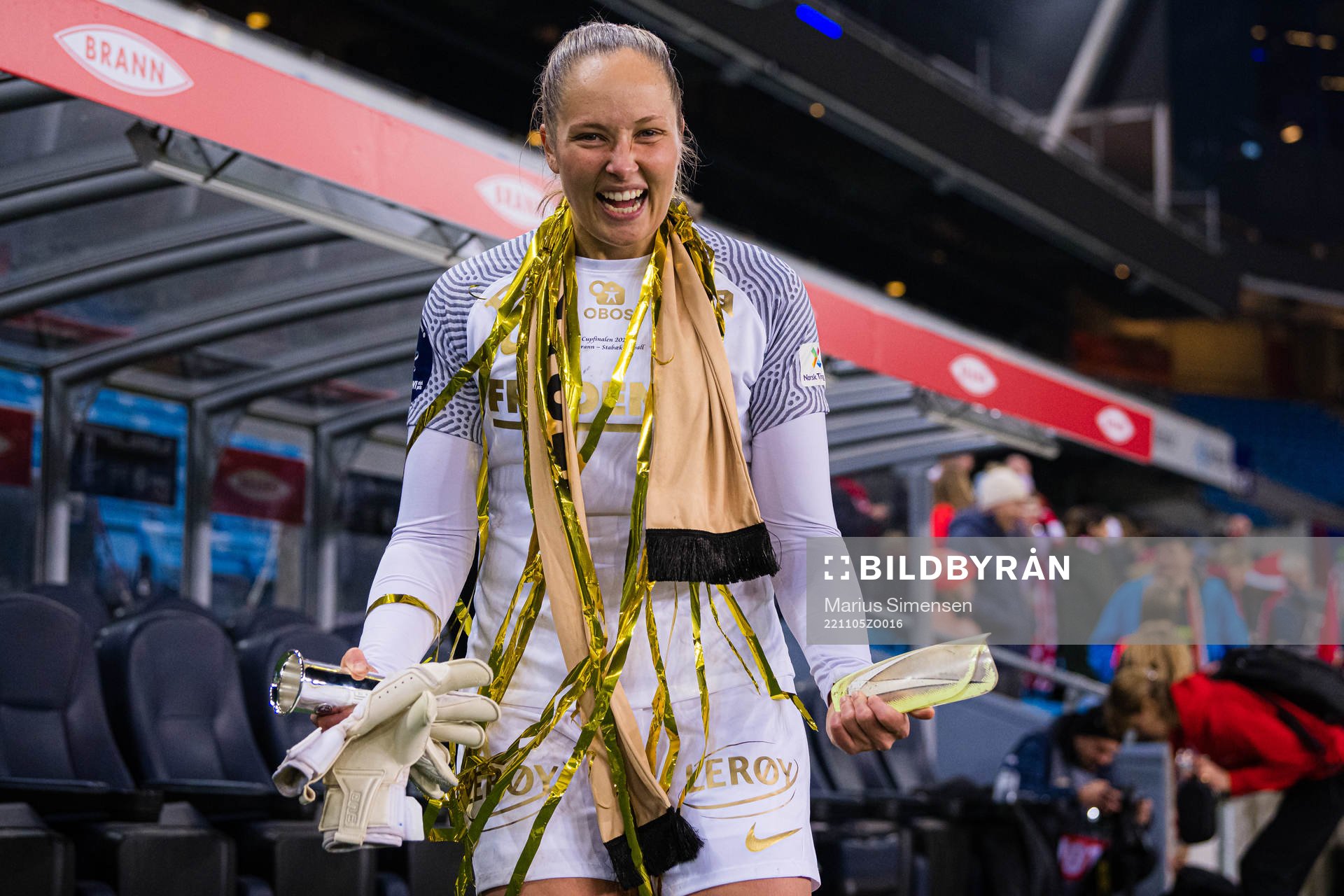 Aurora Mikalsen of Brann celebrates with the trophy