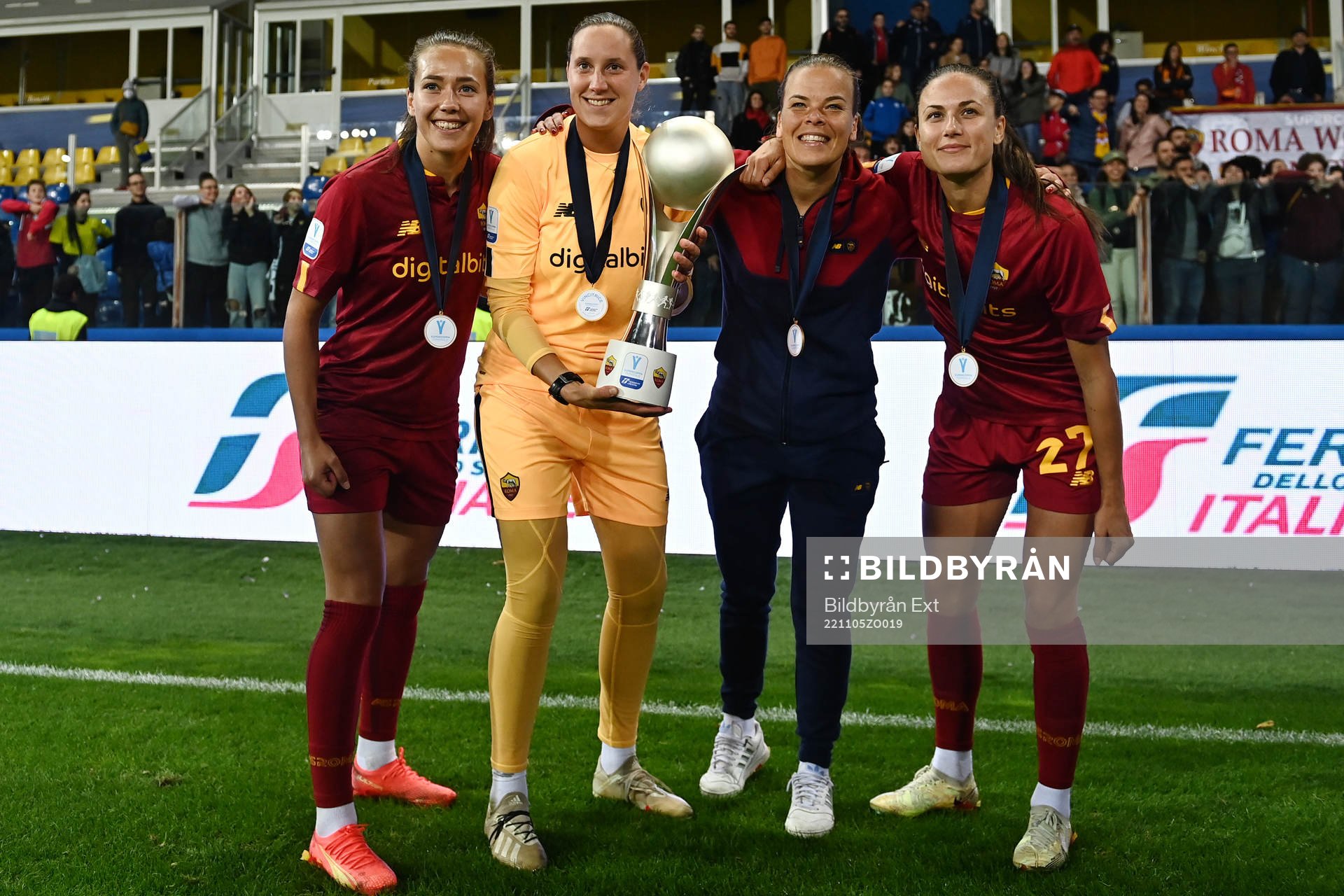 Swedish players Elin Landström, Emma Lind, Stephanie