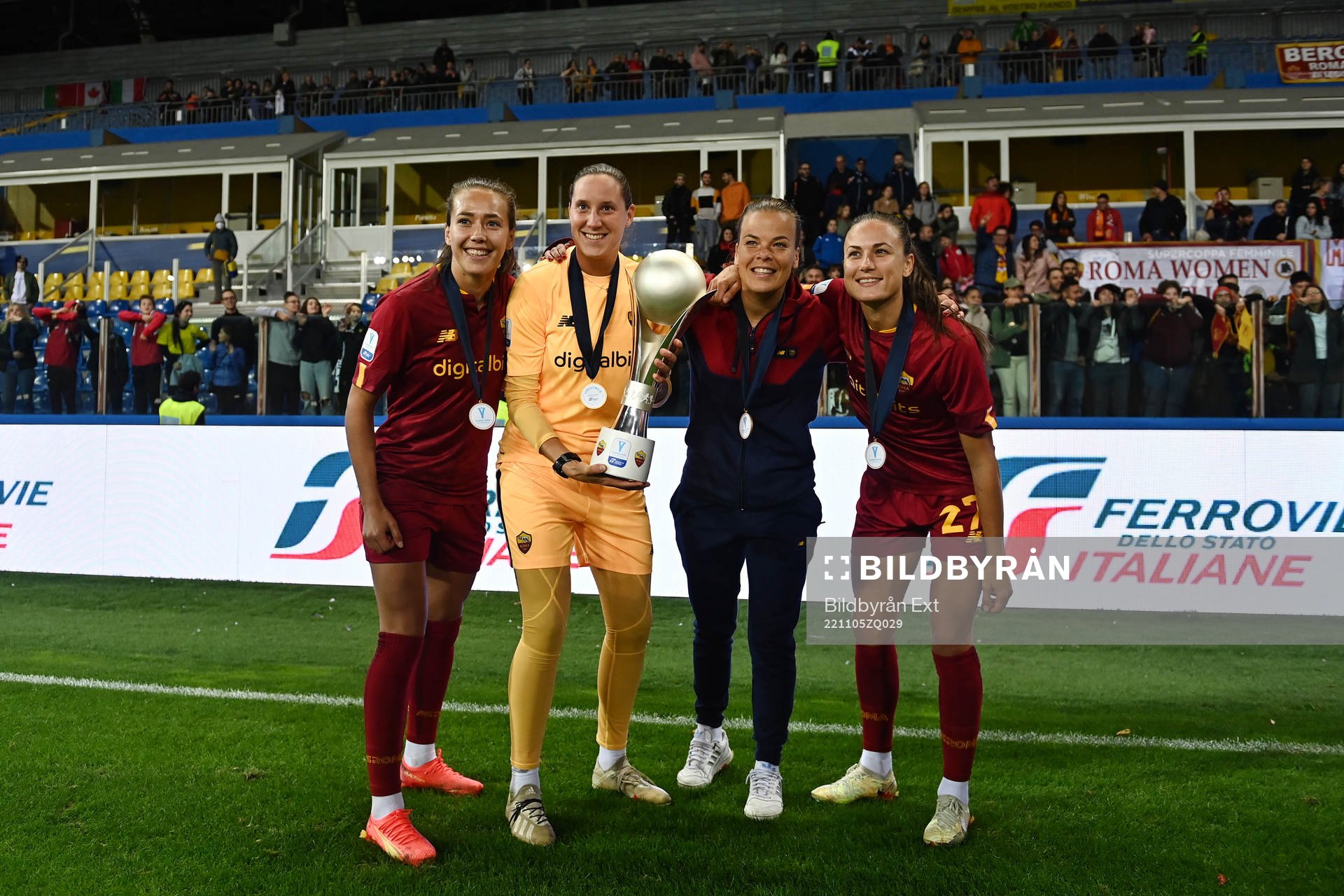 Swedish players Elin Landström, Emma Lind, Stephanie