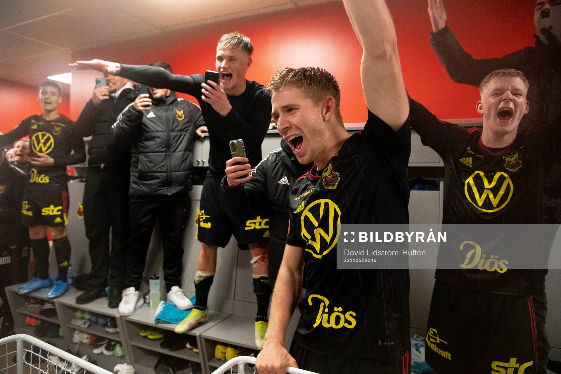 Östersunds Ludvig Fritzson jublar i omklädningsrummet