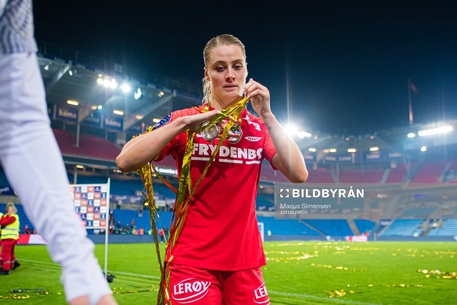 Svava Ros Gudmundsdottir of Brann celebrates with the trophy after the women’s cup final match between Brann and Stabæk on November 5, 2022 in Oslo.