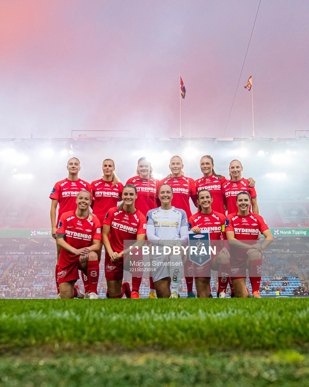 The starting eleven of Brann poses for a team group photo