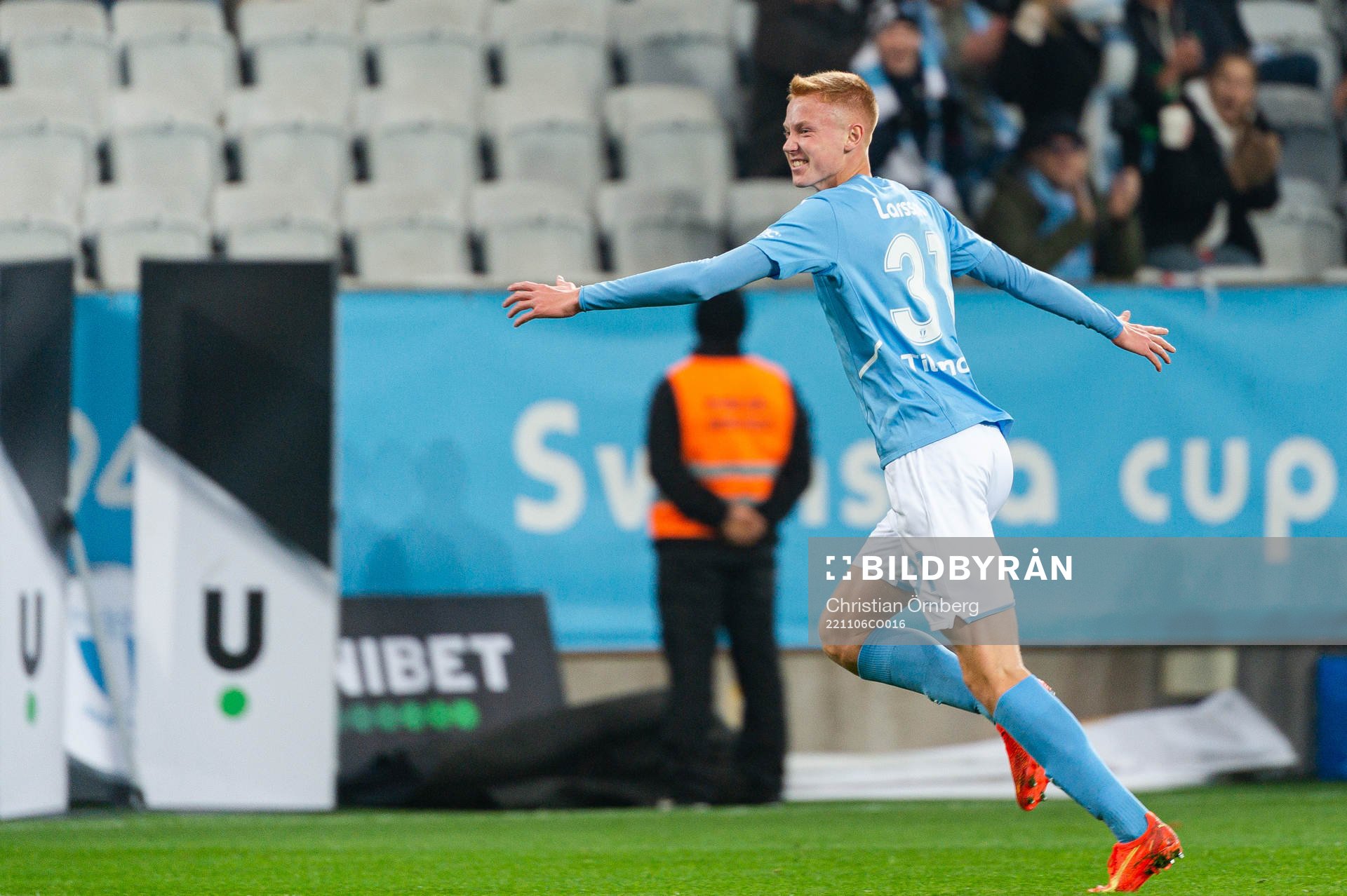 Malmö FFs Hugo Larsson jublar
