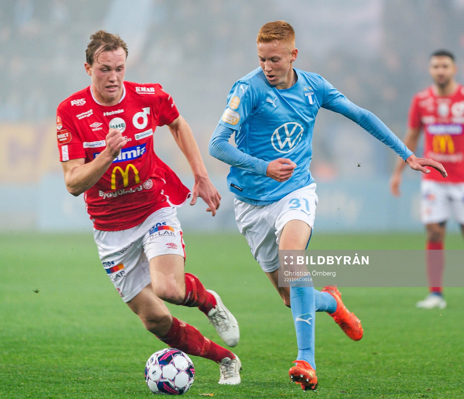 Degerfors Adam Carlen och Malmö FFs Hugo Larsson