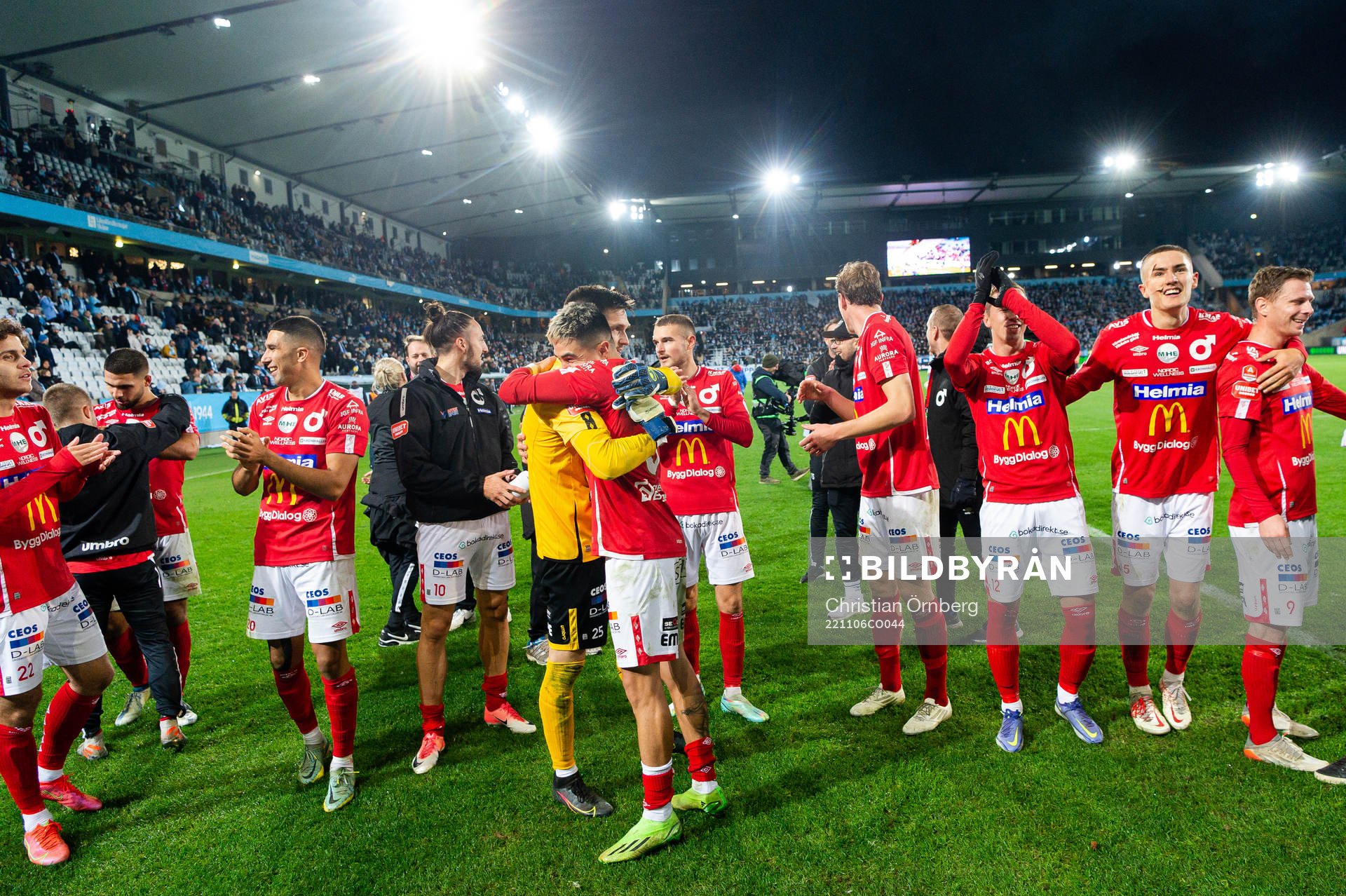 Degerfors spelare jublar
