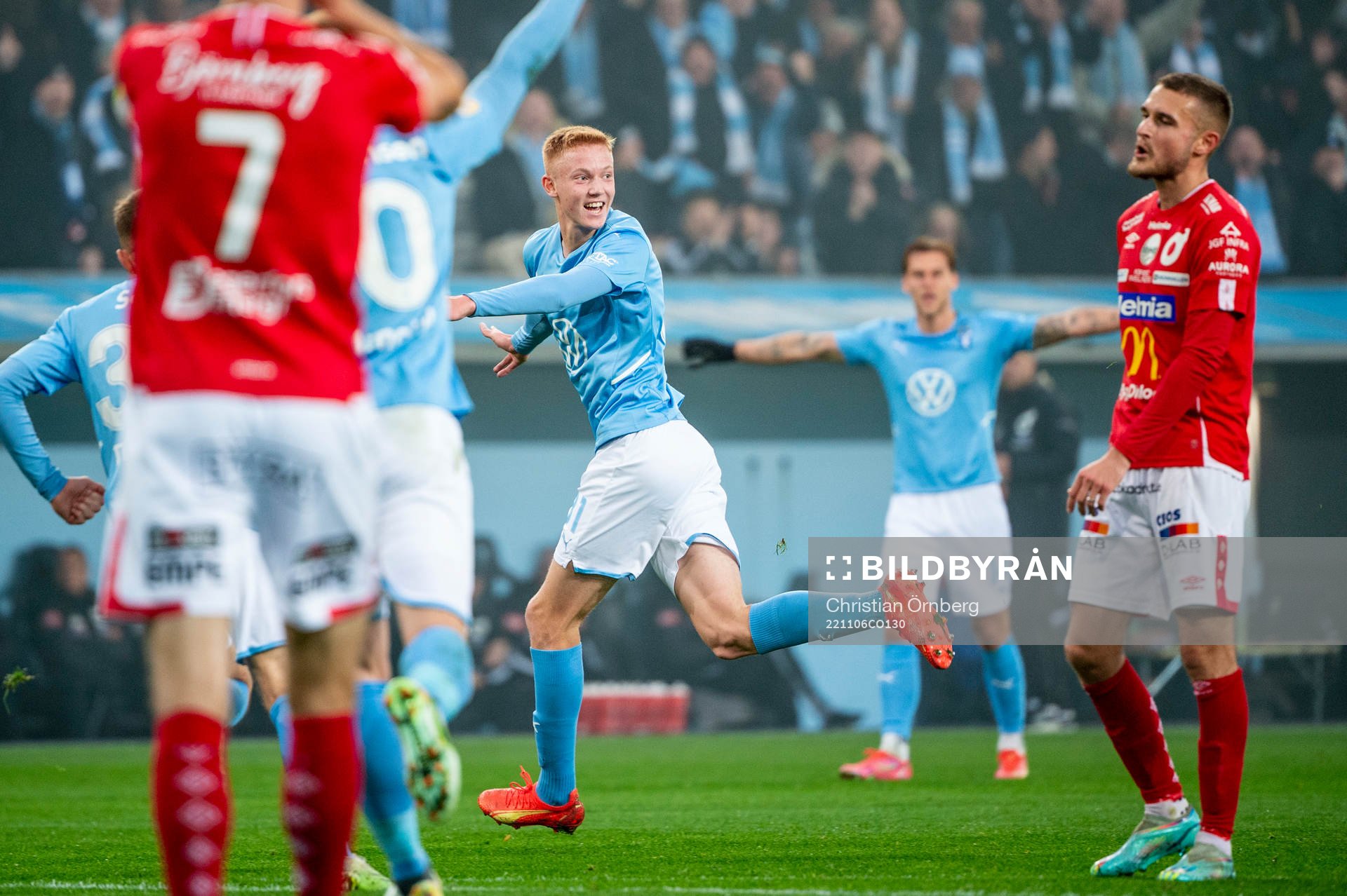 Malmö FFs Hugo Larsson sätter 1-0