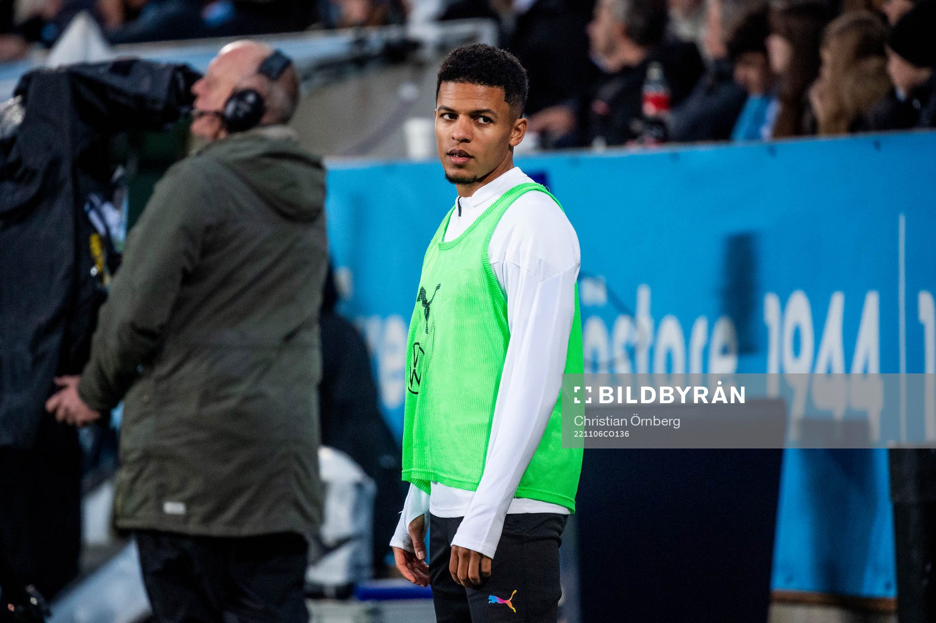 Malmö FFs Romain Gall värmer upp