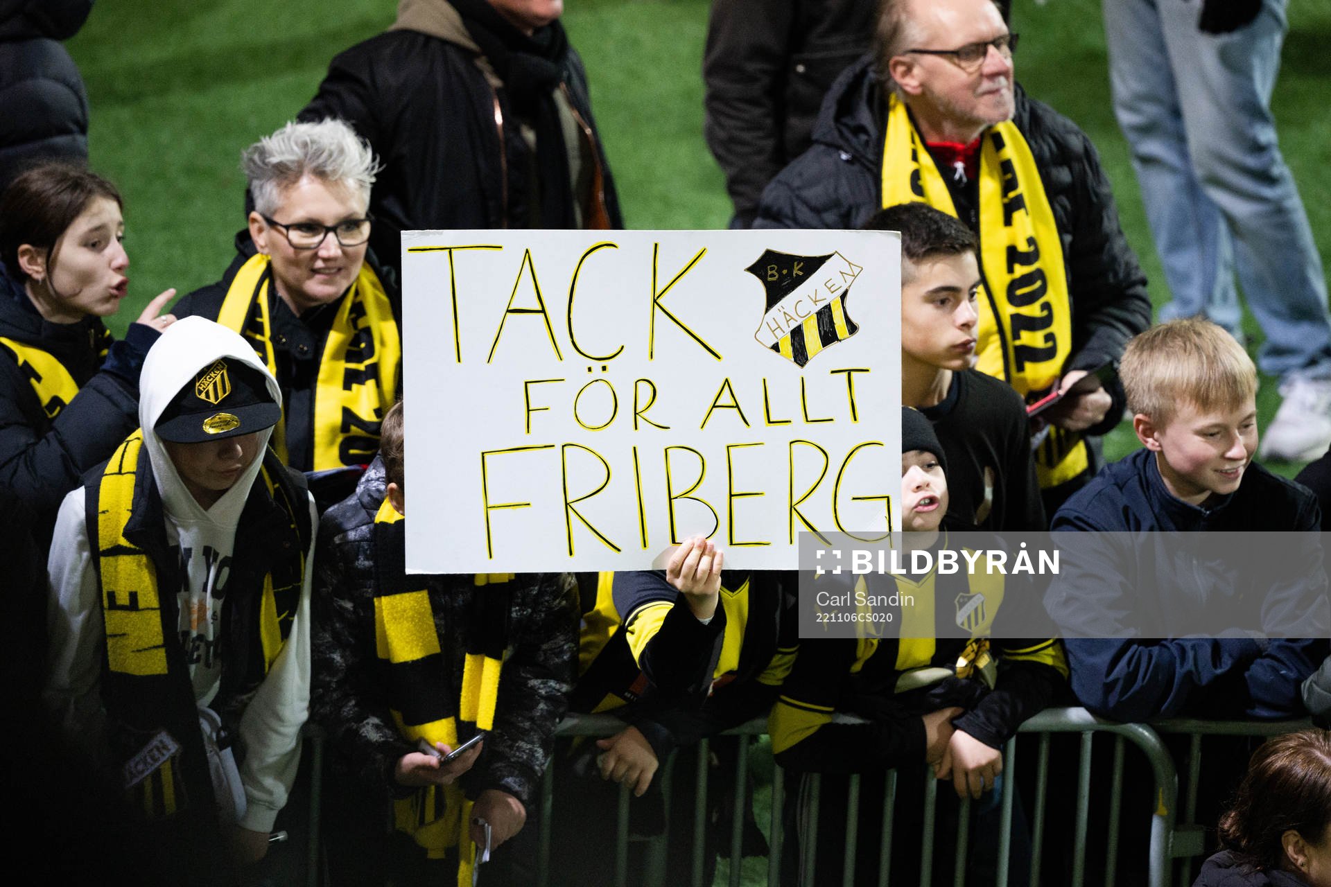 Häckens supportar jublar efter fotbollsmatchen i Allsvenskan mellan Häcken och IFK Norrköping den 6 november 2022 i Göteborg. 