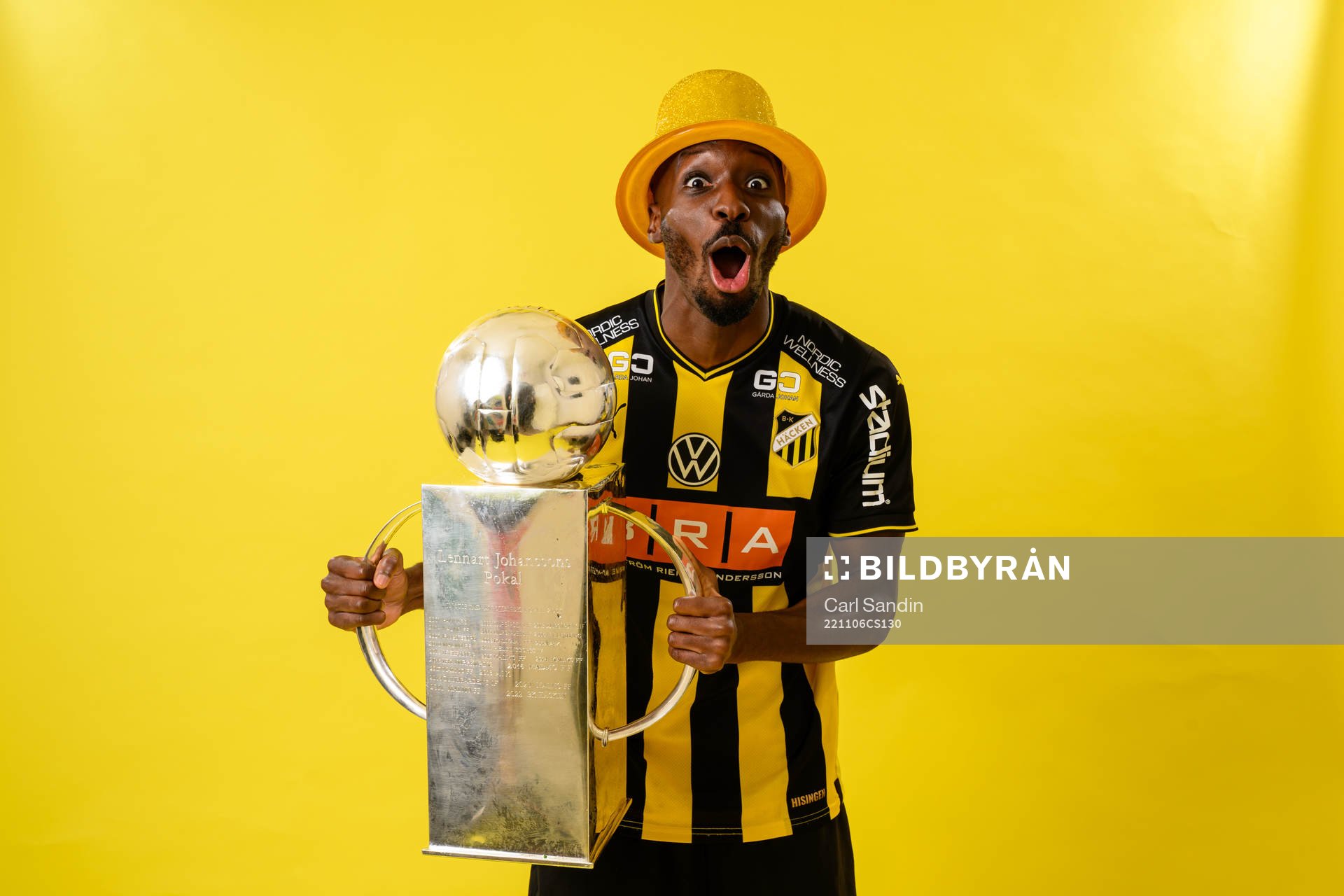 Blair Sebastian Turgott jublar med pokalen