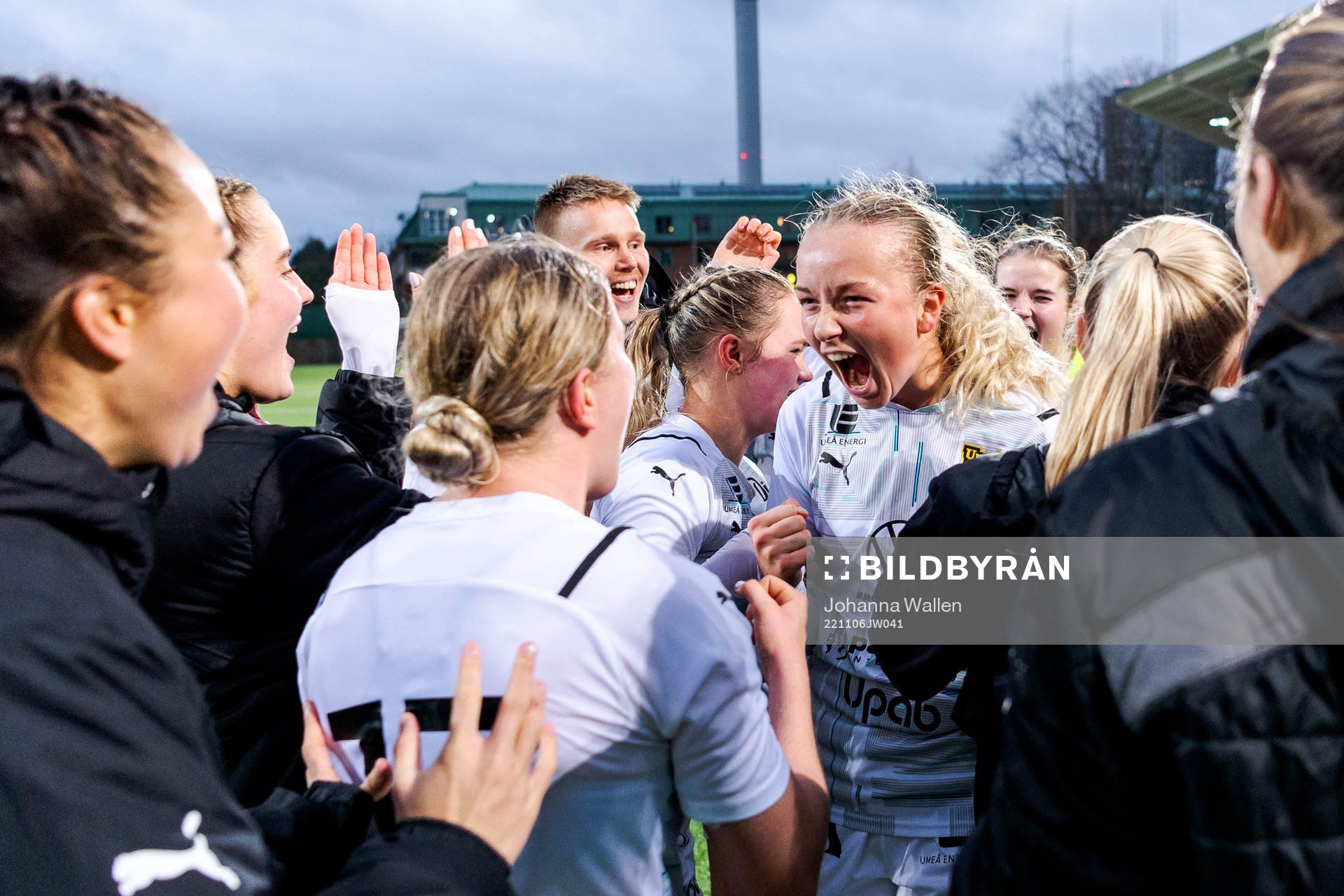 Umeås Tilda Sörlén jublar med laget