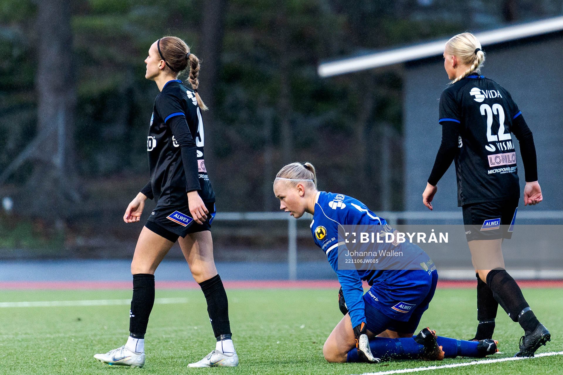 Växjös Ella Nilsson, målvakt Tilda Torstensson och Lovis