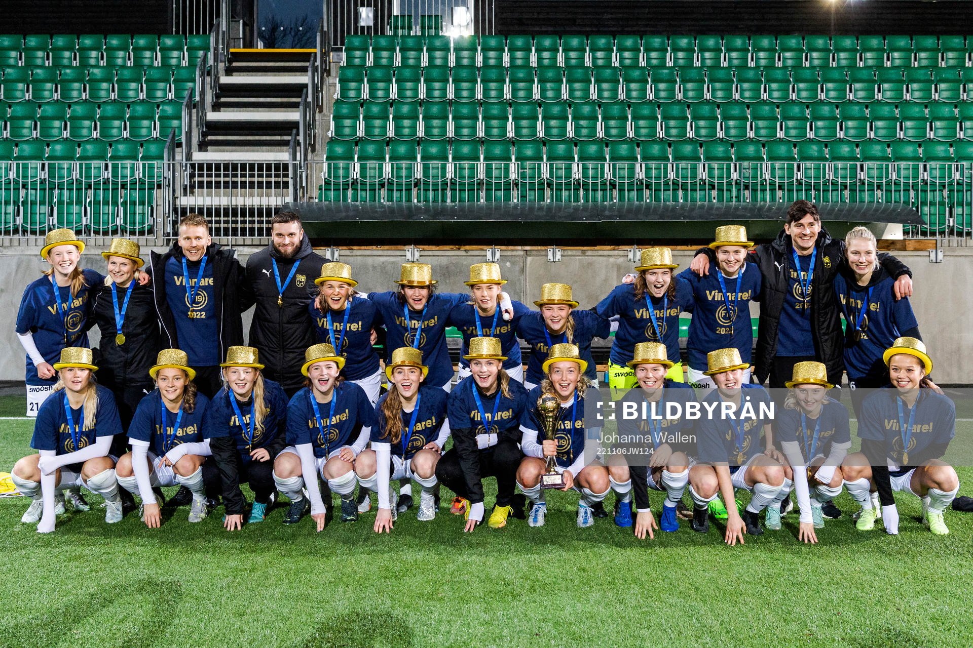 Umeås spelare och lagledare jublar