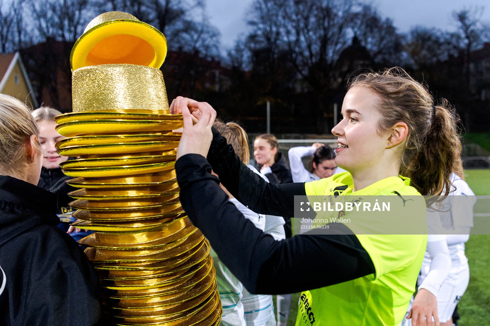 Umeås målvakt Ella Holmberg jublar