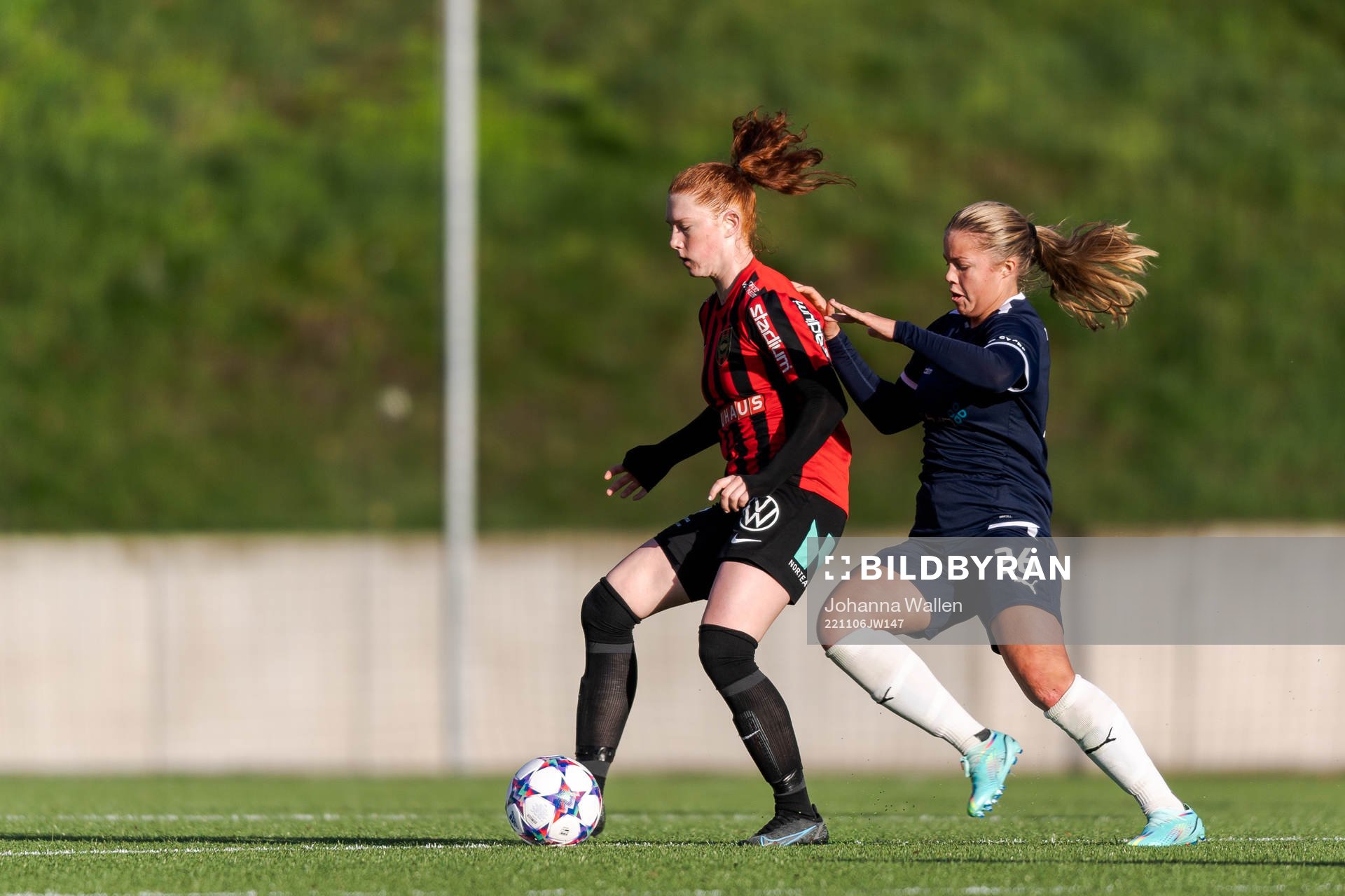 Brommapojkarnas Tindra Cederholm och FC Rosengårds Tilde