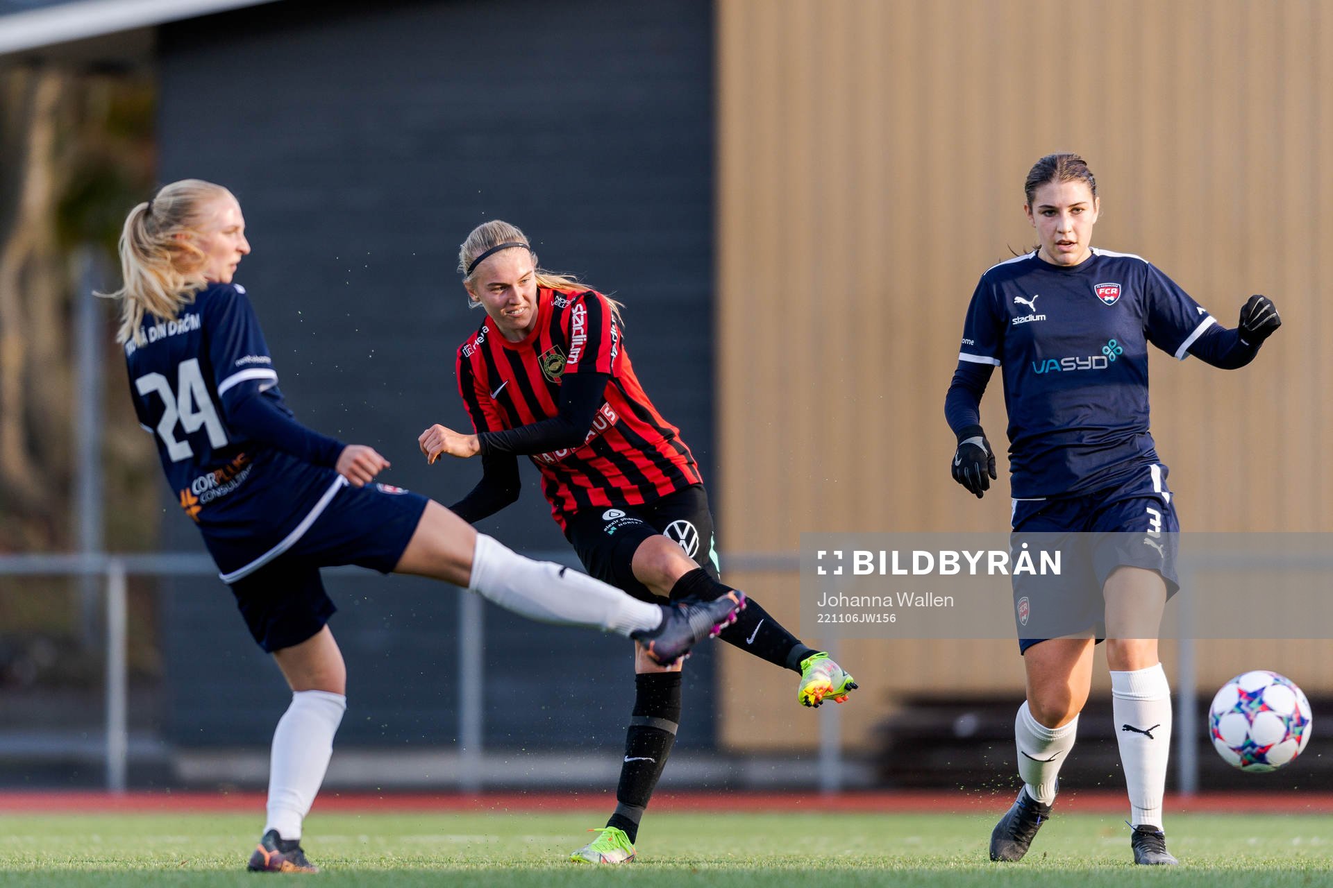 FC Rosengårds Amanda Schultz och Vera Ivarsson mot
