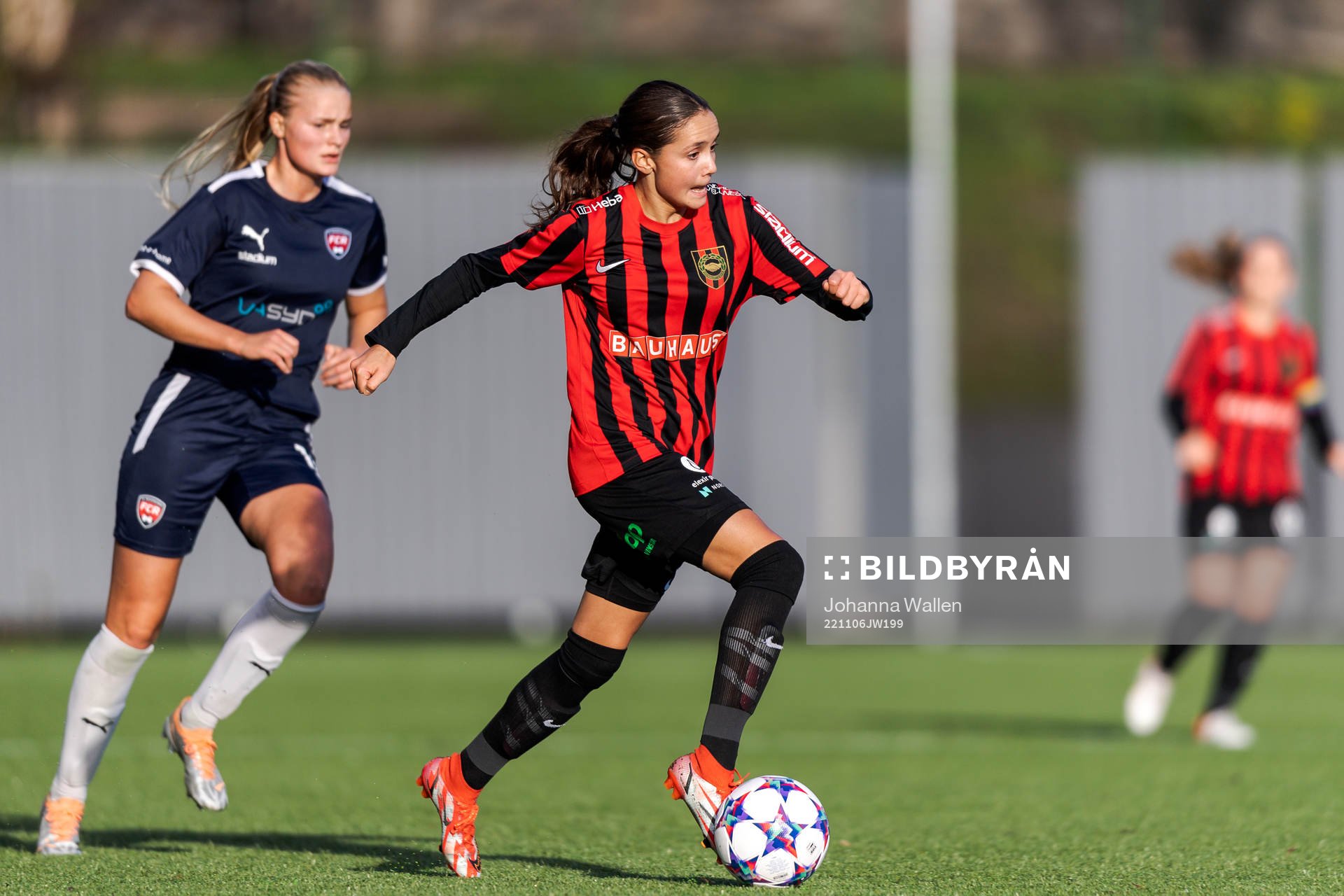 FC Rosengårds Hanna Stenberg och Brommapojkarnas Vera Blom