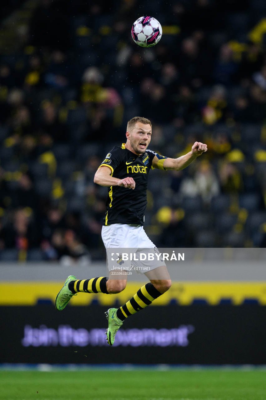 AIKs Sebastian Larsson under fotbollsmatchen i Allsvenskan mellan AIK och Elfsborg den 6 november 2022 i Stockholm. 