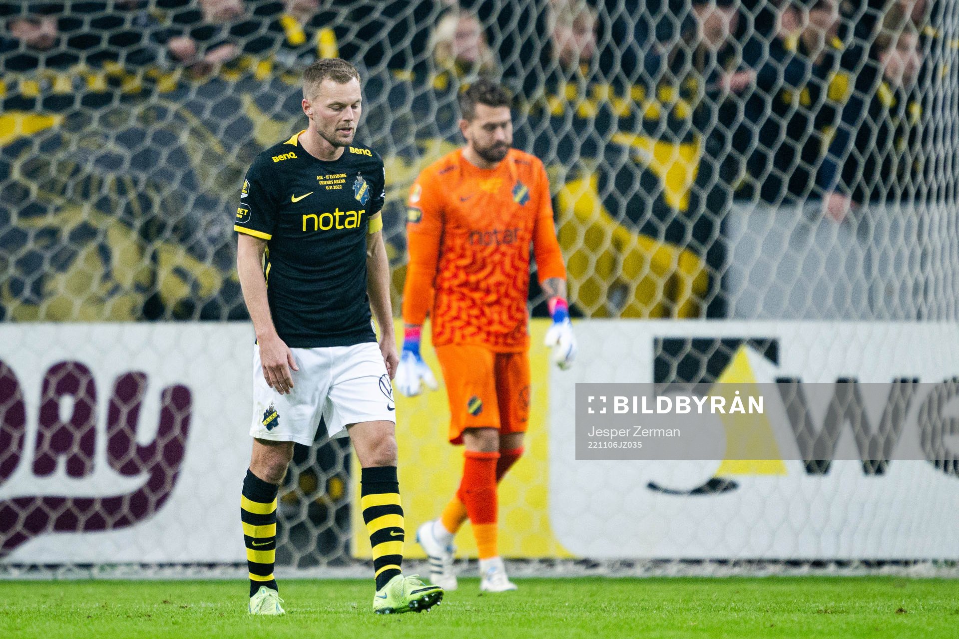 AIKs Sebastian Larsson och målvakt Kristoffer Nordfeldt