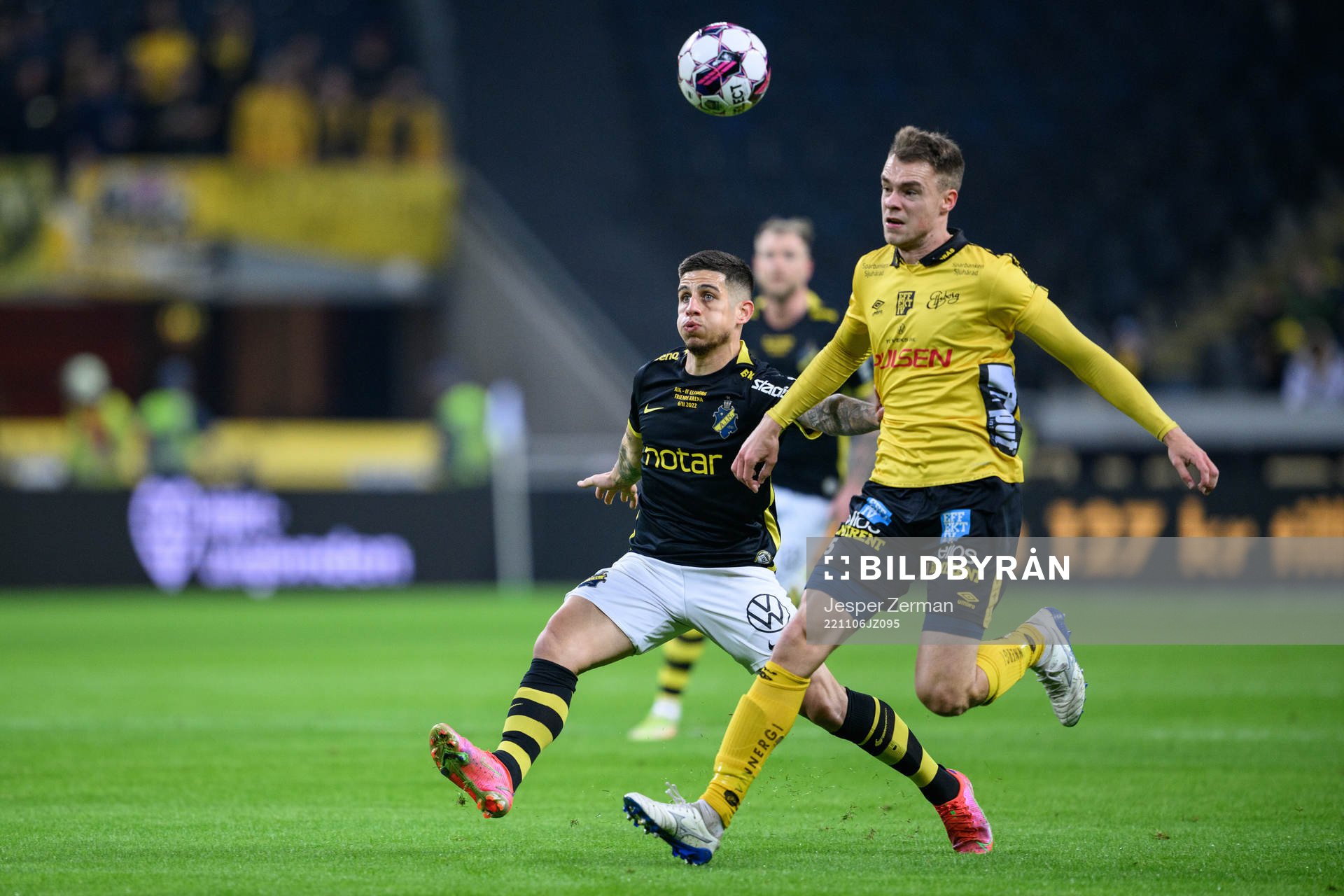 AIKs Nicolas Stefanelli och Elfsborgs Leo Väisänen