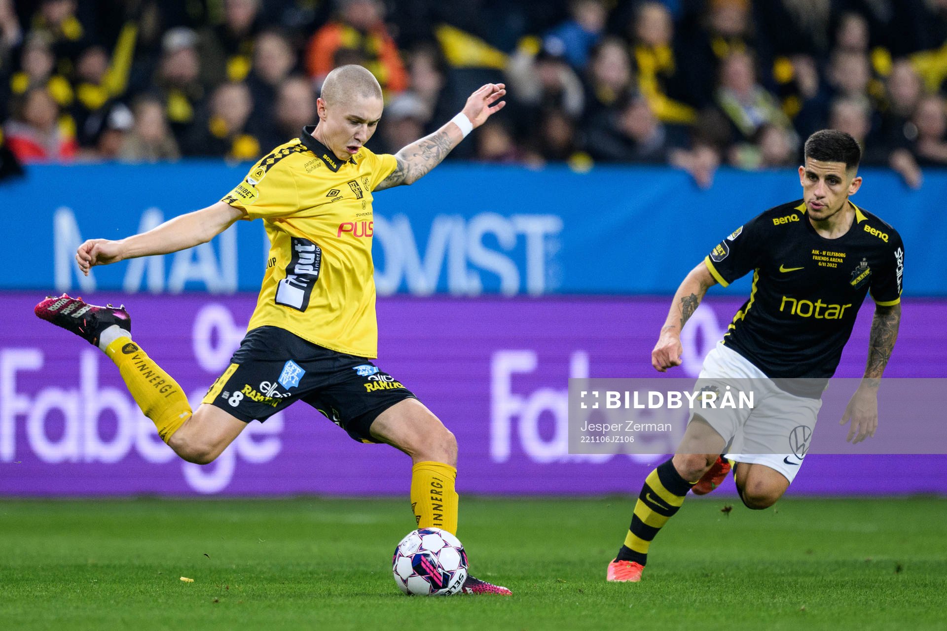 Elfsborgs Sebastian Holmen och AIKs Nicolas Stefanelli