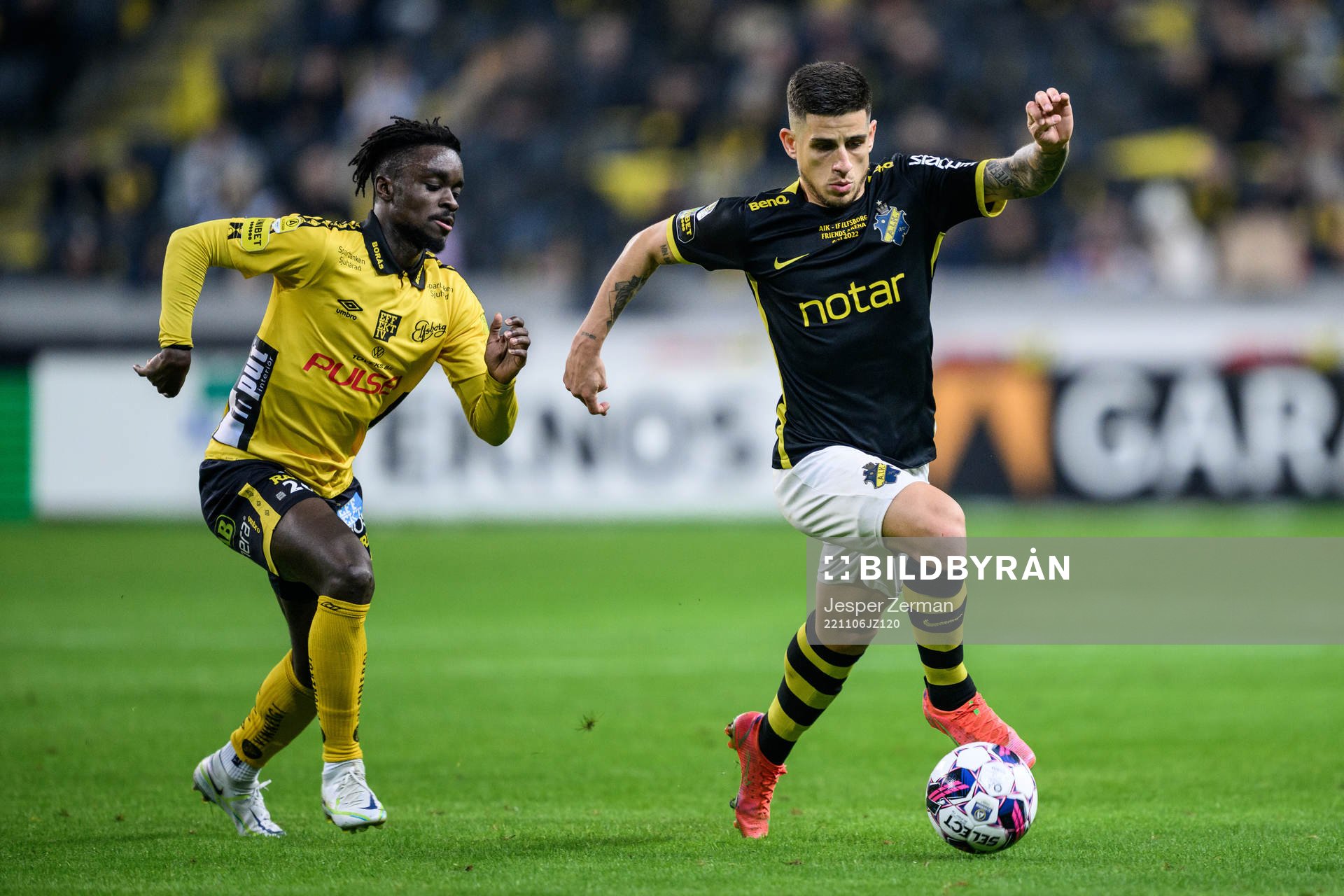 Elfsborgs Emmanuel Boateng och AIKs Nicolas Stefanelli