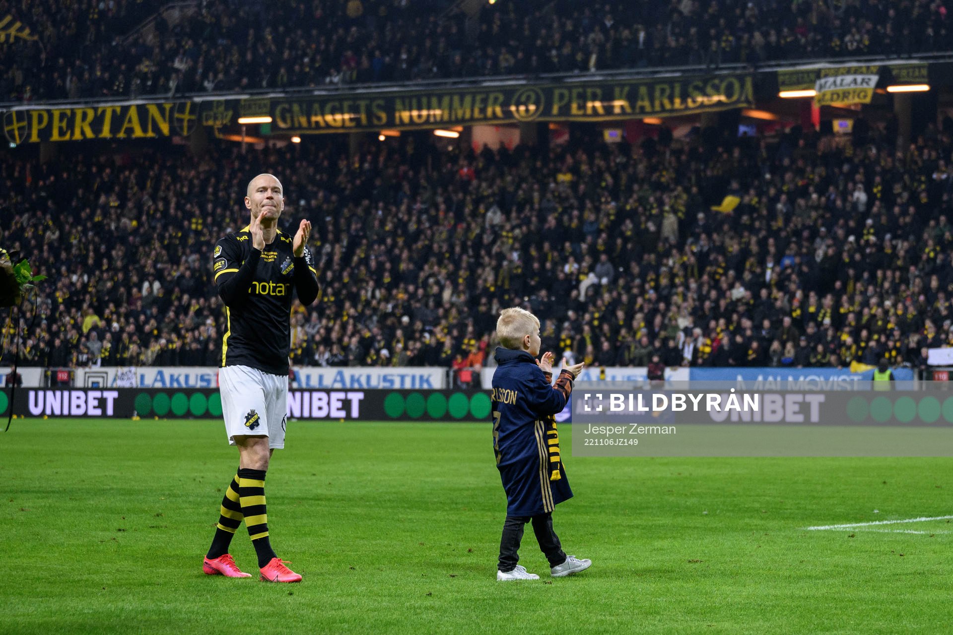 AIKs Per Karlsson med sin son