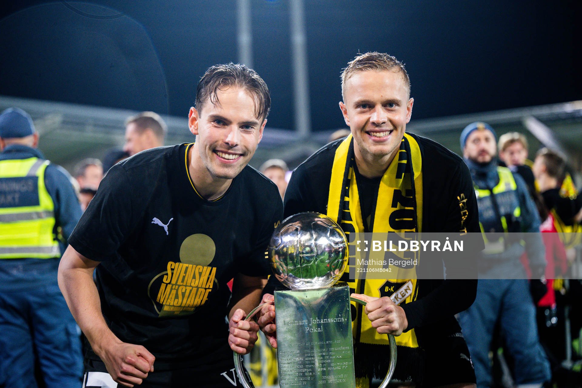 Häckens Lars Olden Larsen och Tomas Olai Totland jublar