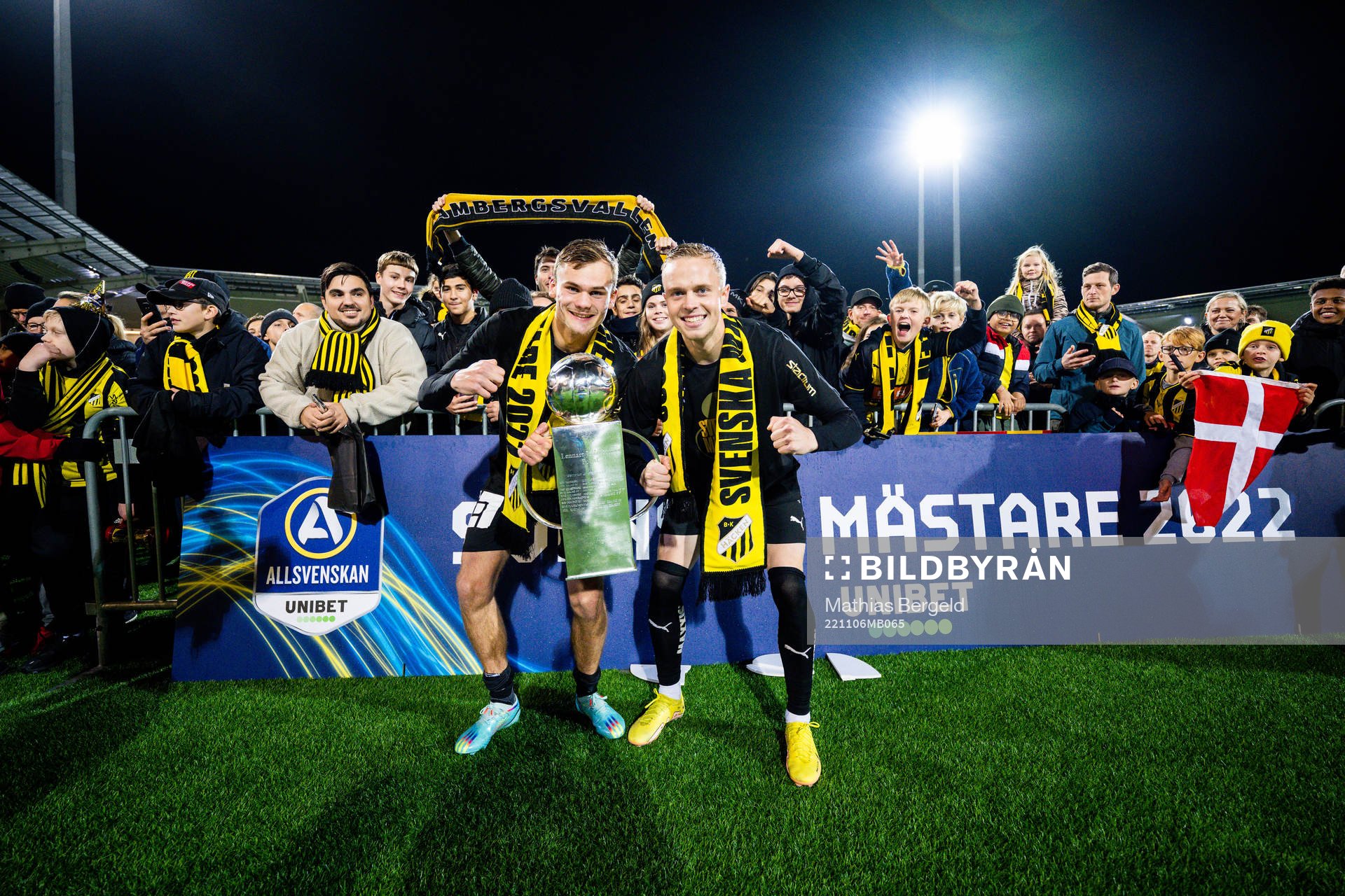 Häckens Oscar Uddenäs och Tomas Olai Totland  jublar med