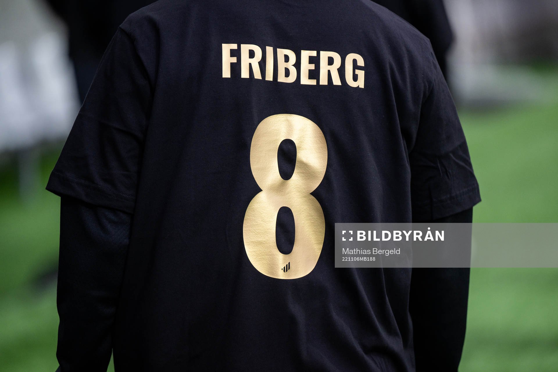 En t-shirt med namn och nummer tillhörande Häckens Erik