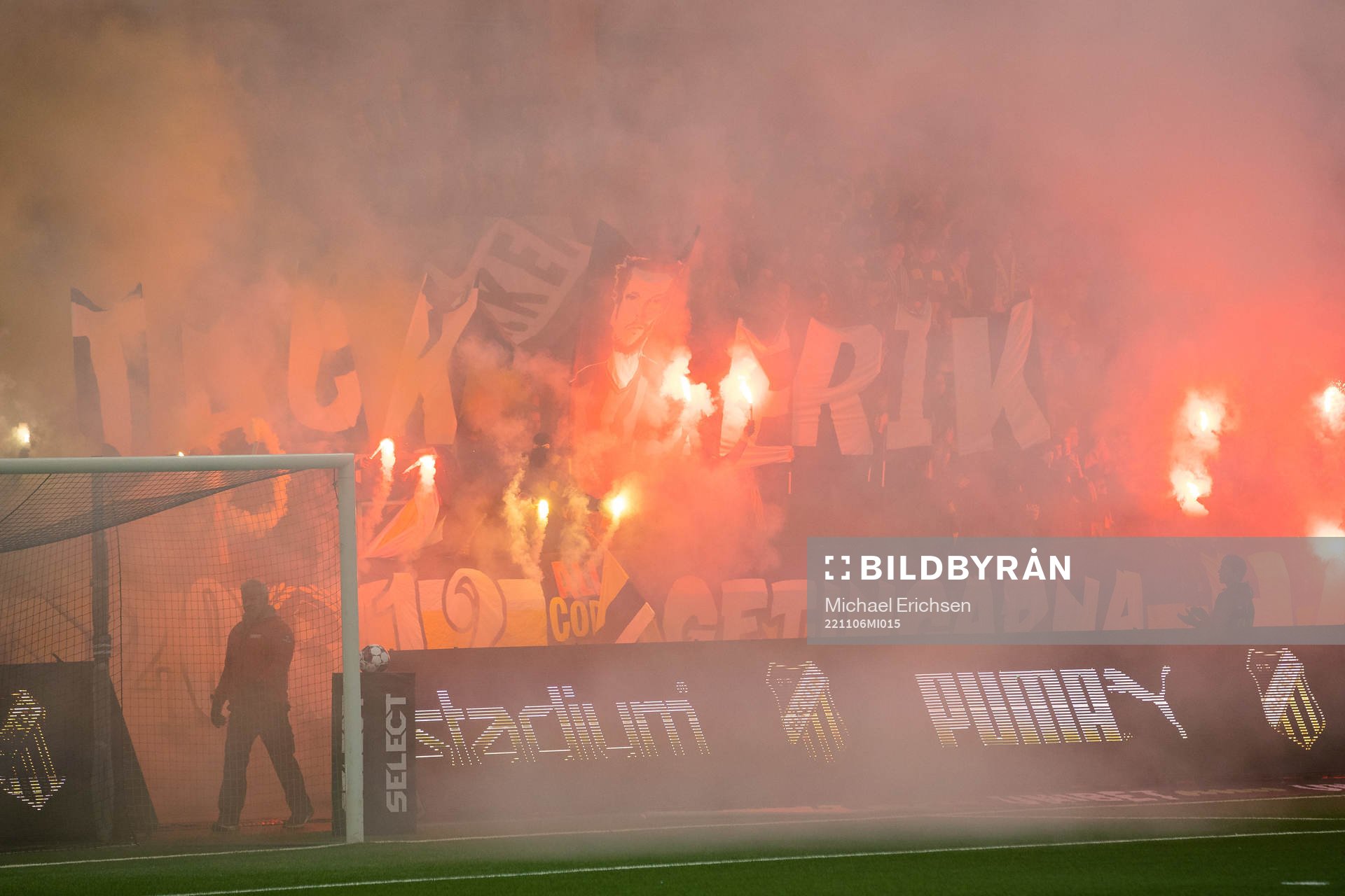 Häckens klack med ett Erik Friberg Tifo innan