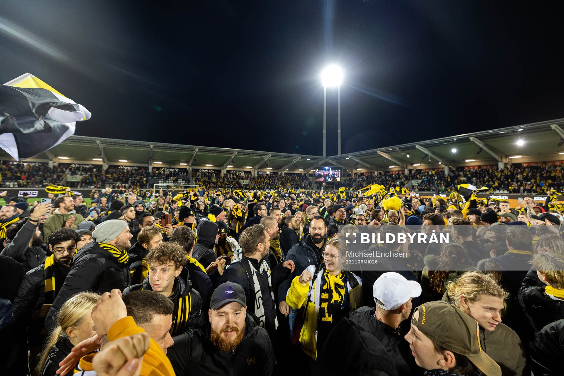 Häckens supportar jublar