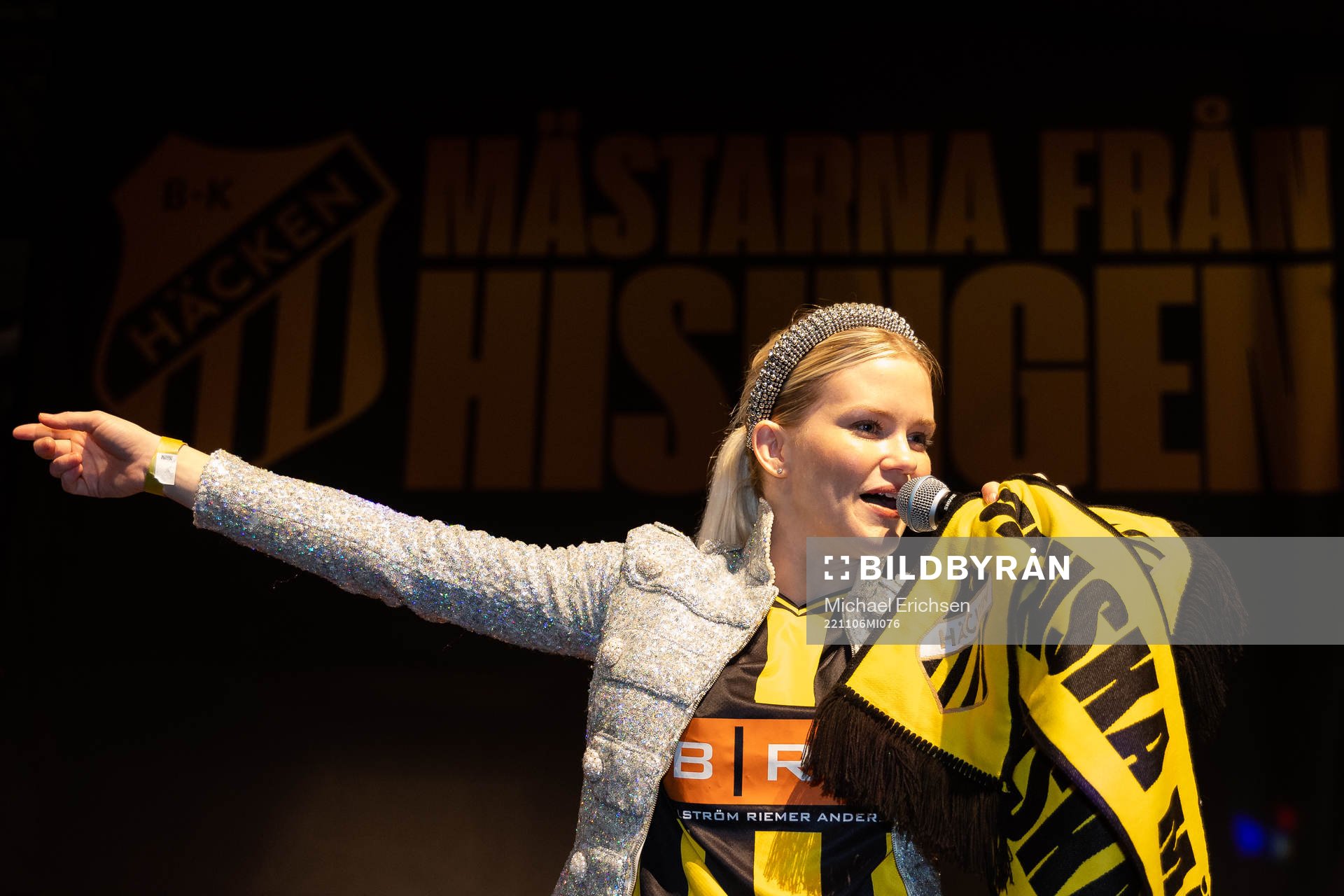 Artisten Ida Redig uppträder
