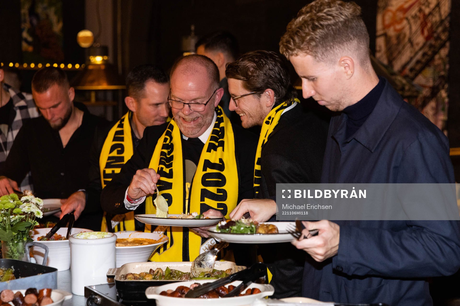 Häckens ordförande Anders Billström, Erik Friberg och Samuel Gustafson under guldbanketten efter vinsten i Allsvenskan i fotboll den 6 november 2022 i Göteborg.