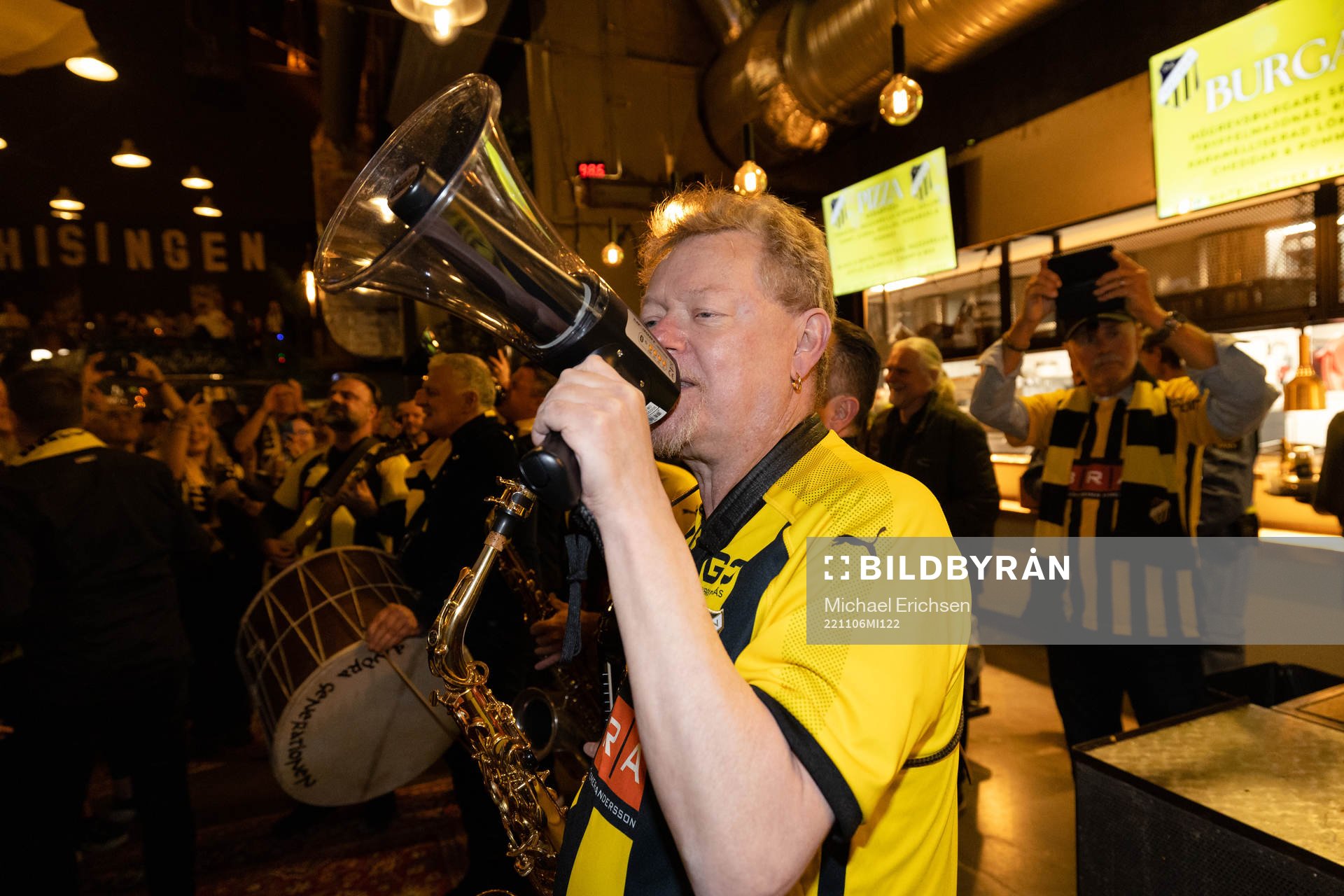 Bandet Andra Generationen uppträder under guldbanketten efter vinsten i Allsvenskan i fotboll den 6 november 2022 i Göteborg. 