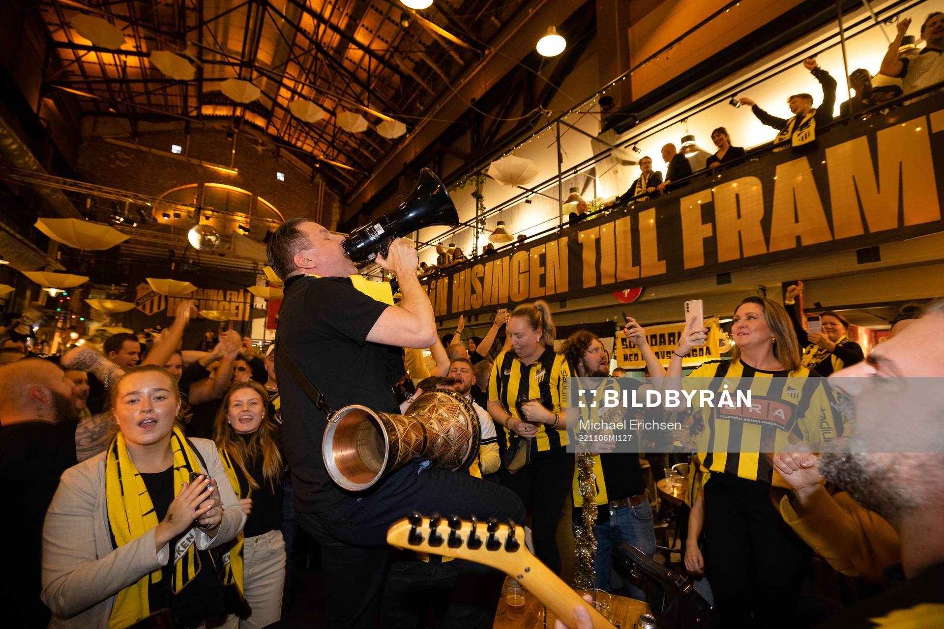 Bandet Andra Generationen uppträder under guldbanketten efter vinsten i Allsvenskan i fotboll den 6 november 2022 i Göteborg. 