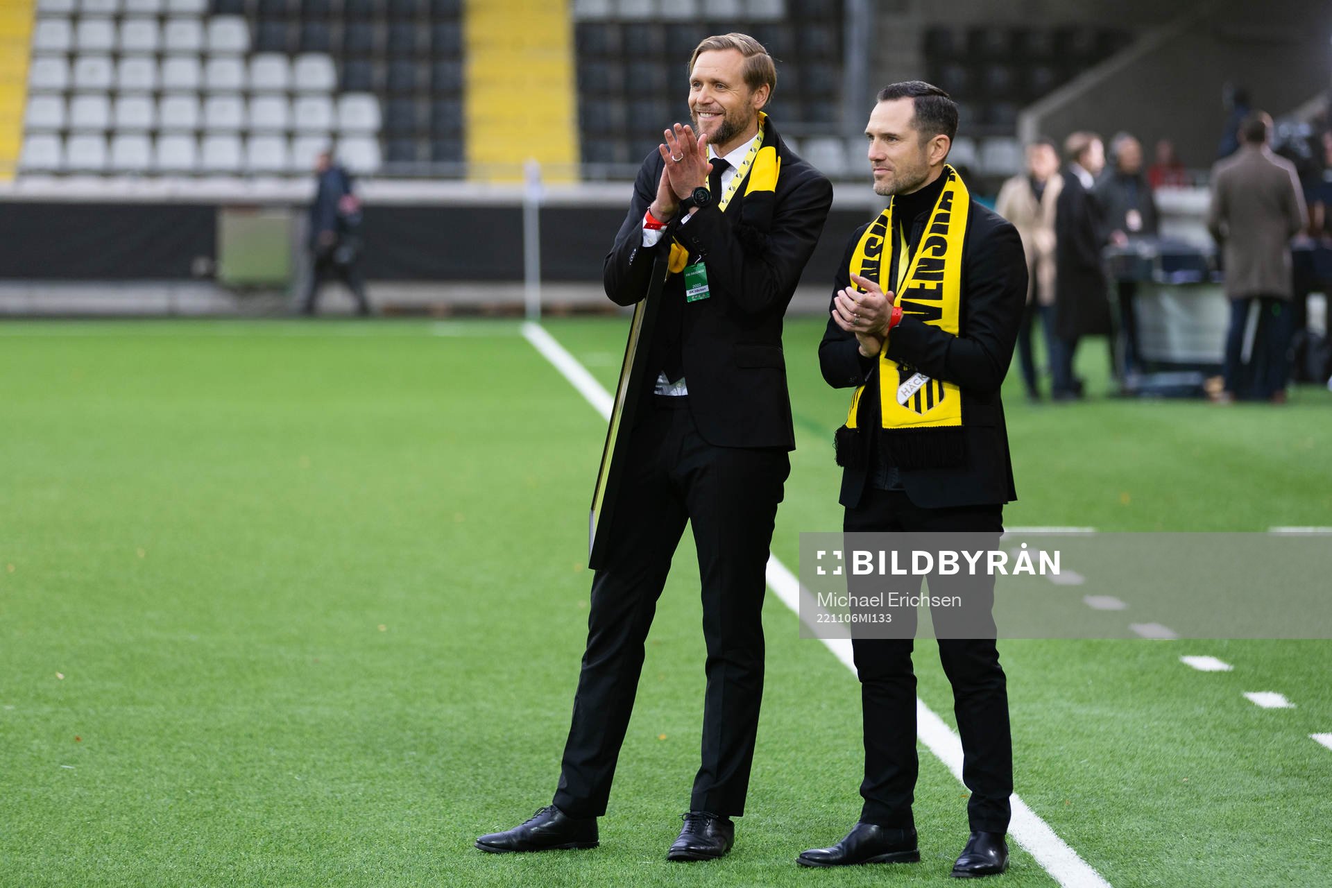 Häckens klubbchef Marcus Jodin och sportchef Martin Ericsson innan fotbollsmatchen i Allsvenskan mellan Häcken och IFK Norrköping den 6 november 2022 i Göteborg.