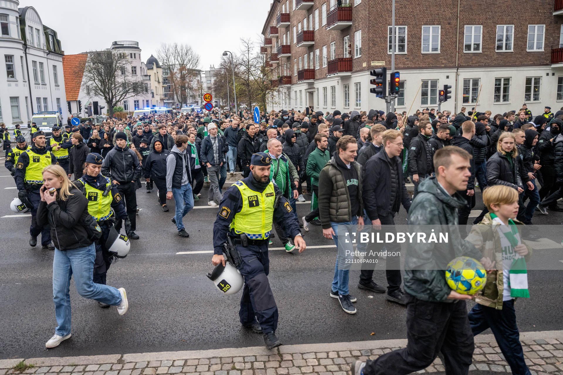 Hammarbys supportrar anländer
