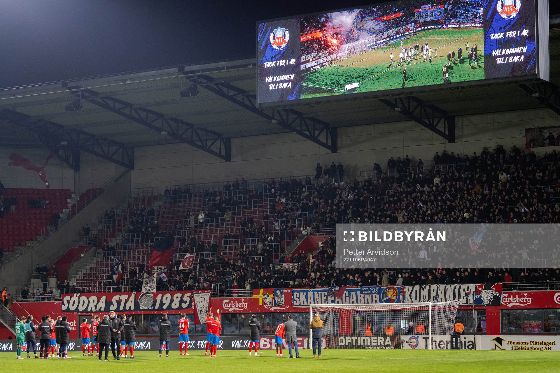 Helsingborgs spelare tackar sina supportrar