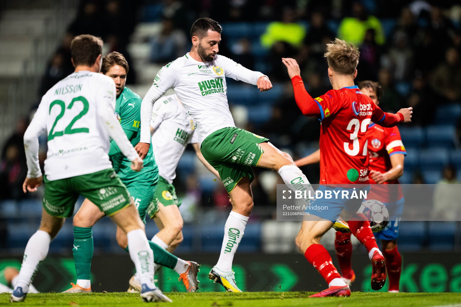 Hammarbys Nahir Besara gör 0-2 målet under fotbollsmatchen i Allsvenskan mellan Helsingborg och Hammarby den 6 november 2022 i Helsingborg.