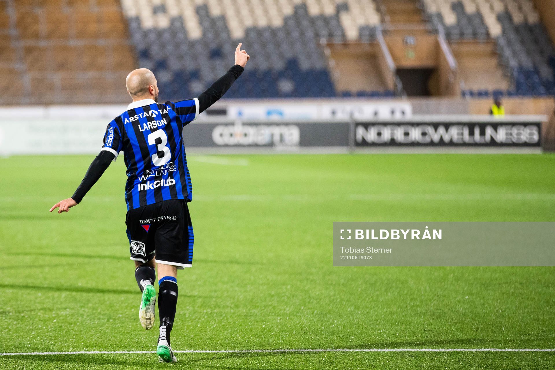 Sirius Karl Larson jublar