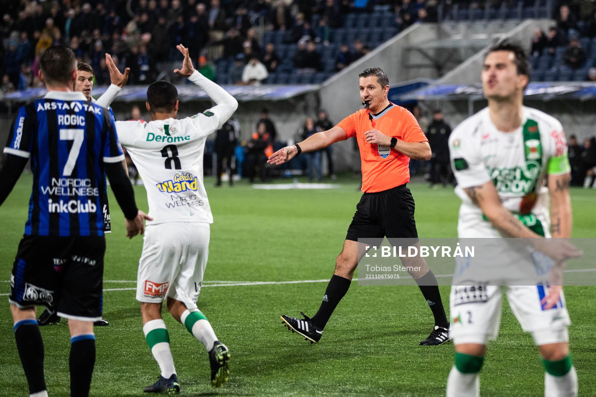 Domare Bojan Pandzic dömmer straff